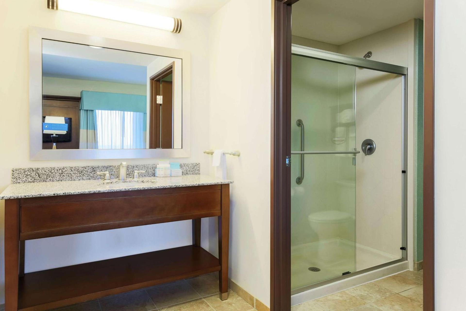 Hampton Inn & Suites Wheeling - The Highlands photo 24