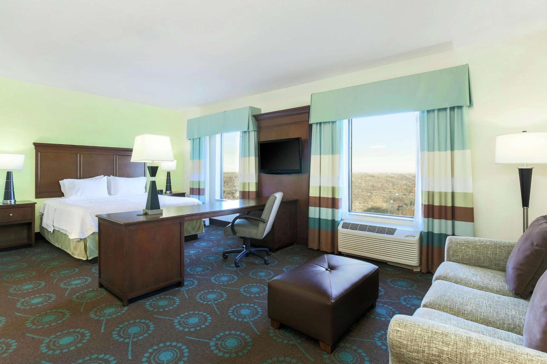 Hampton Inn & Suites Wheeling - The Highlands photo 26