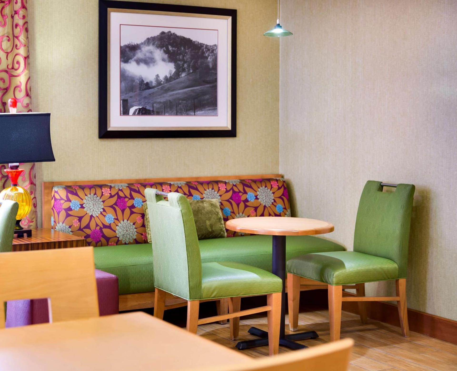 Hampton Inn Harrisonburg - University photo 5