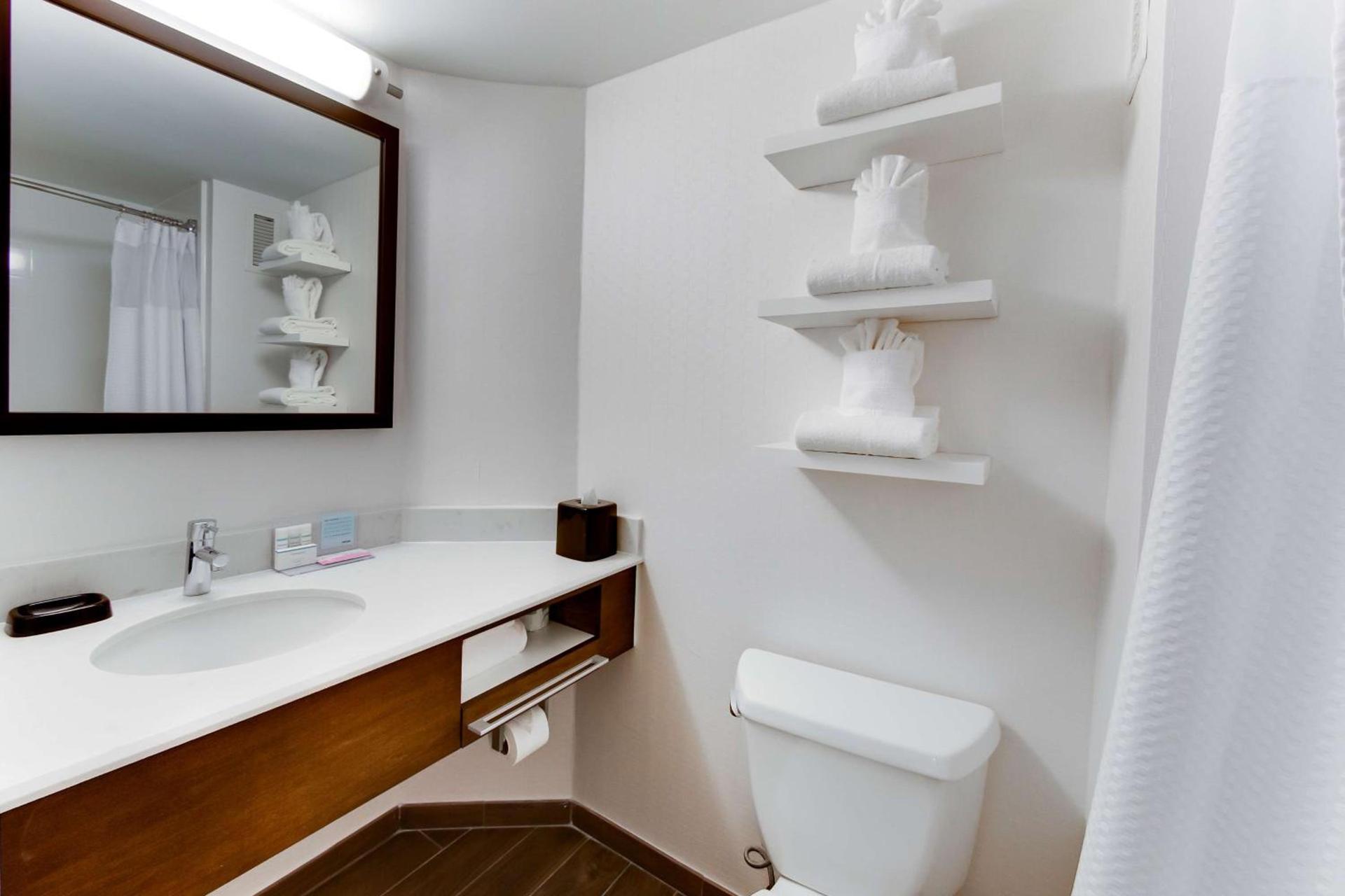 Hampton Inn Harrisonburg - University photo 10