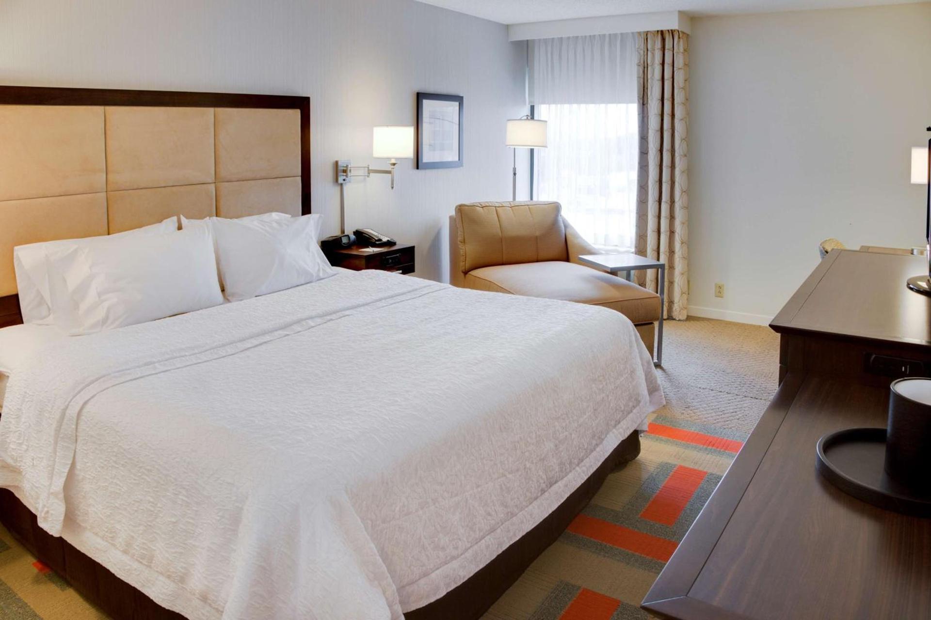 Hampton Inn Harrisonburg - University photo 11