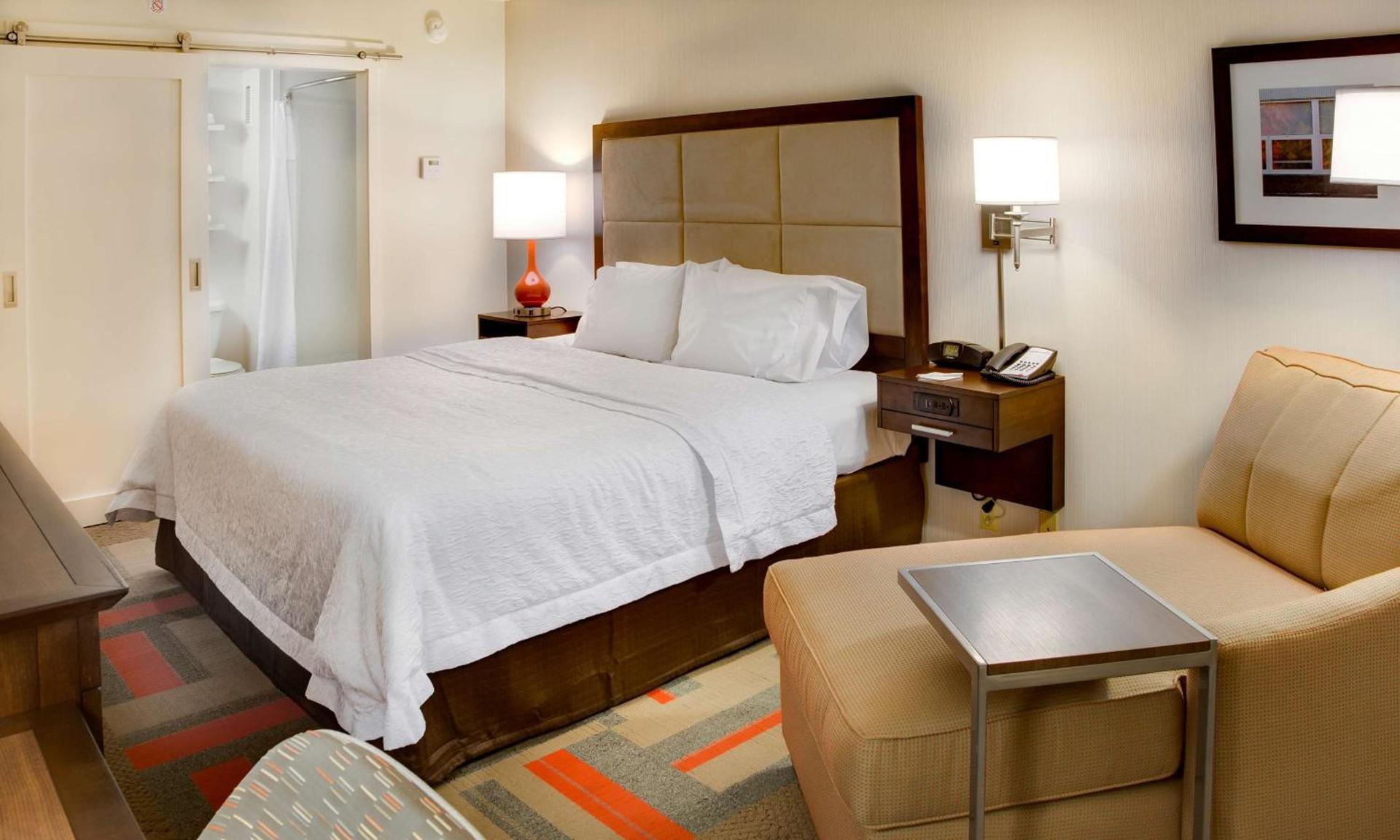 Hampton Inn Harrisonburg - University photo 12