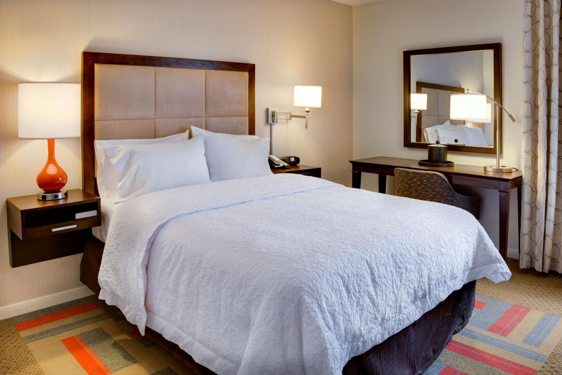 Hampton Inn Harrisonburg - University photo 13