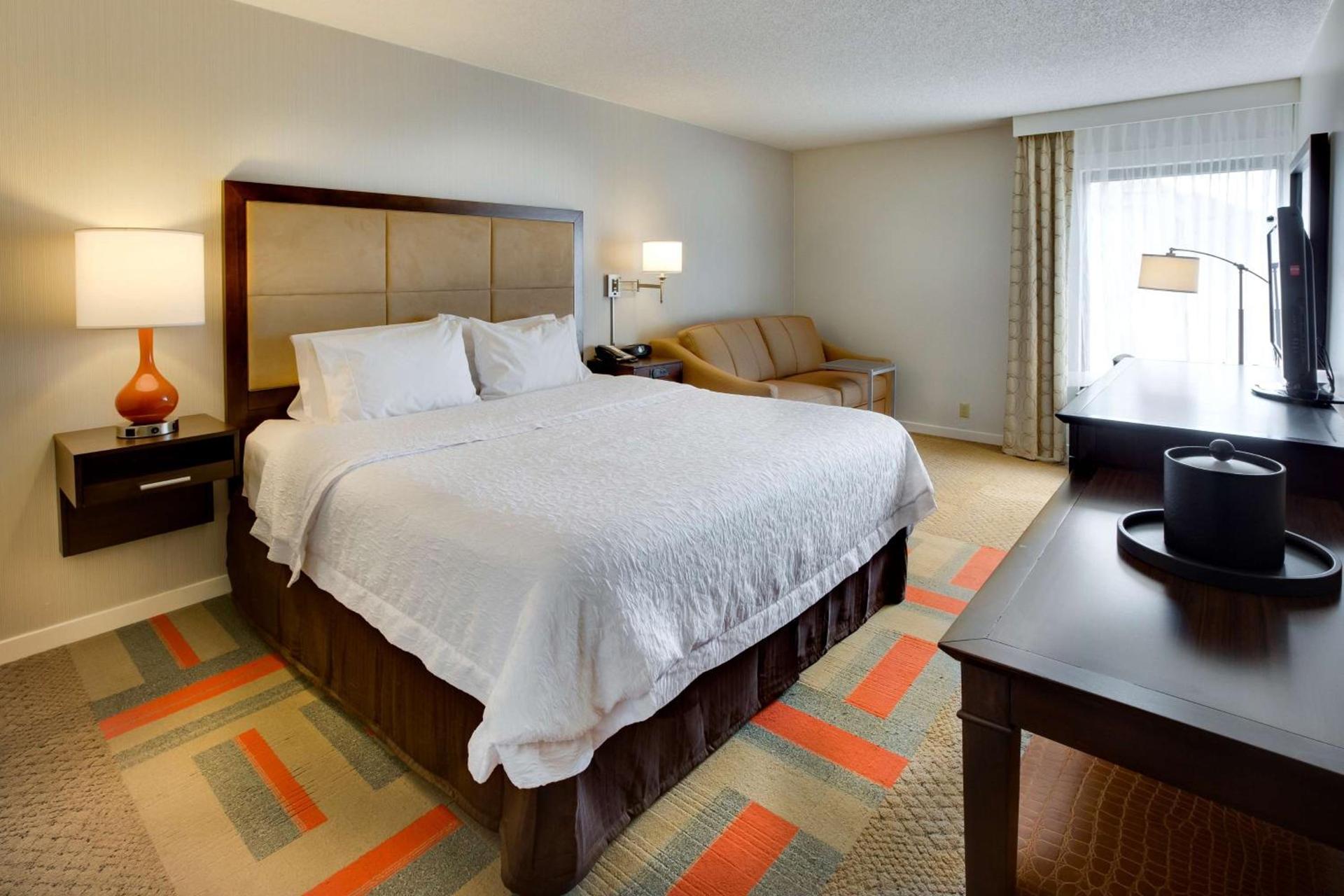 Hampton Inn Harrisonburg - University photo 16
