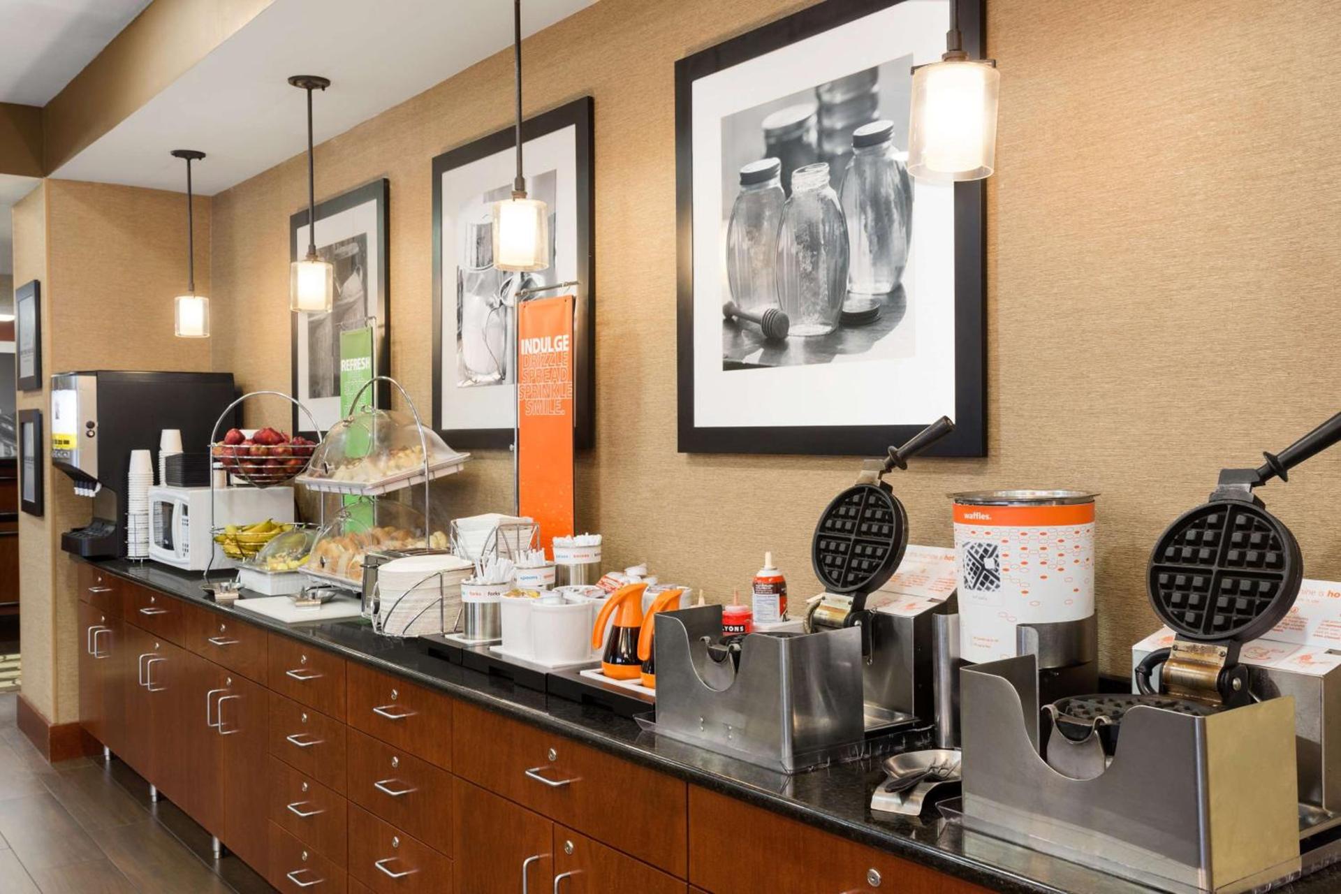 Hampton Inn Wichita-East photo 8