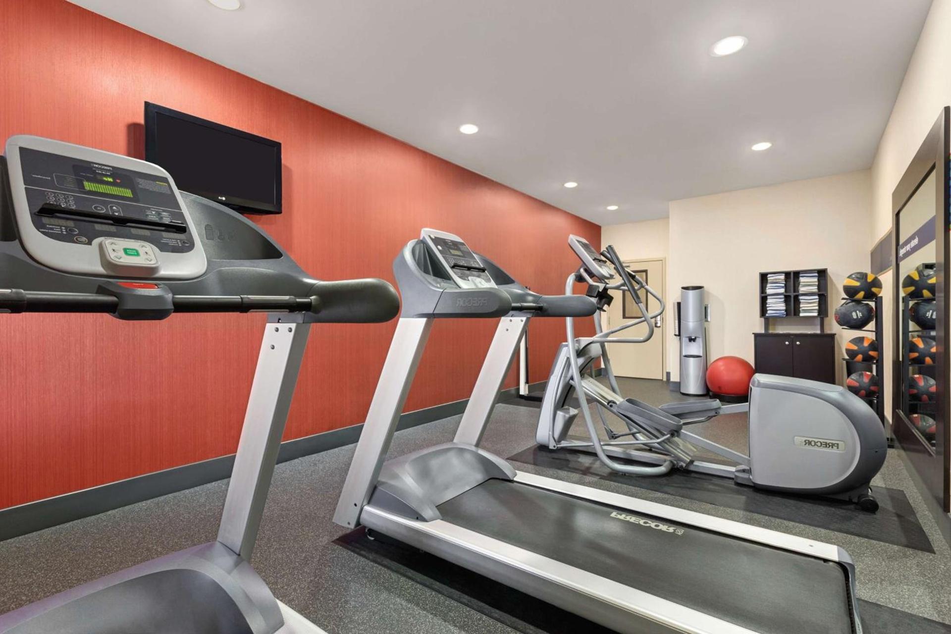 Hampton Inn Wichita-East photo 11