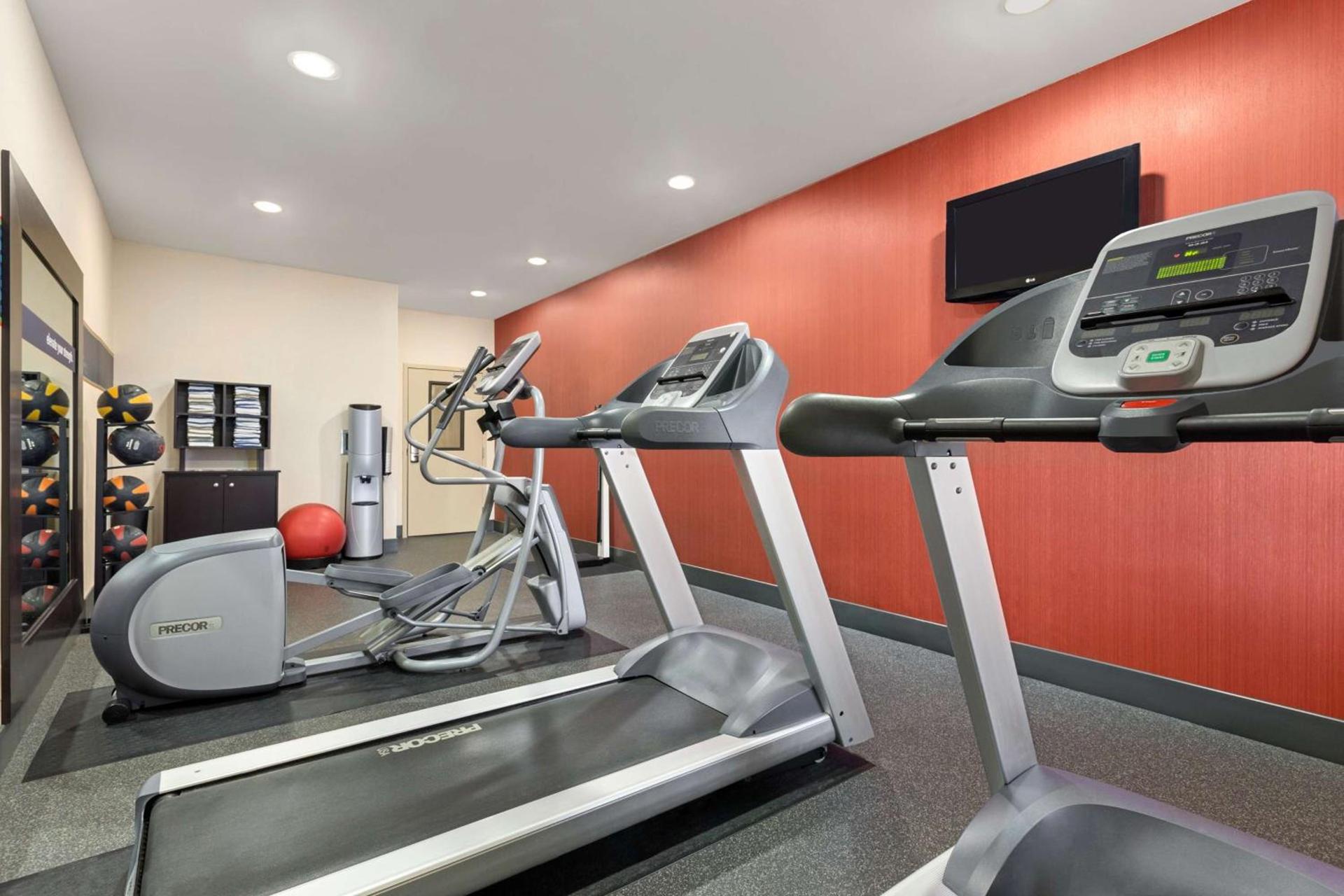 Hampton Inn Wichita-East photo 12