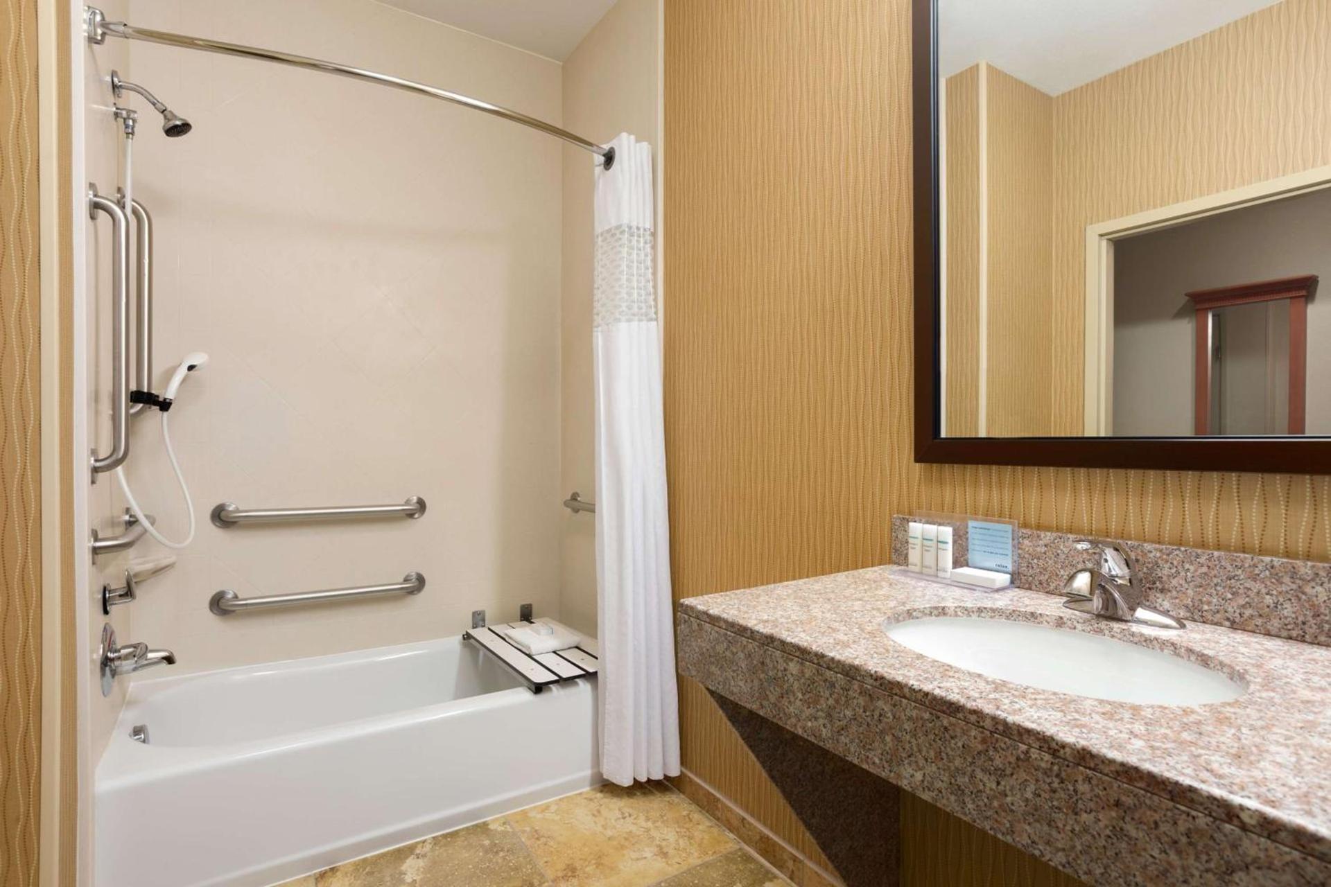 Hampton Inn Wichita-East photo 15