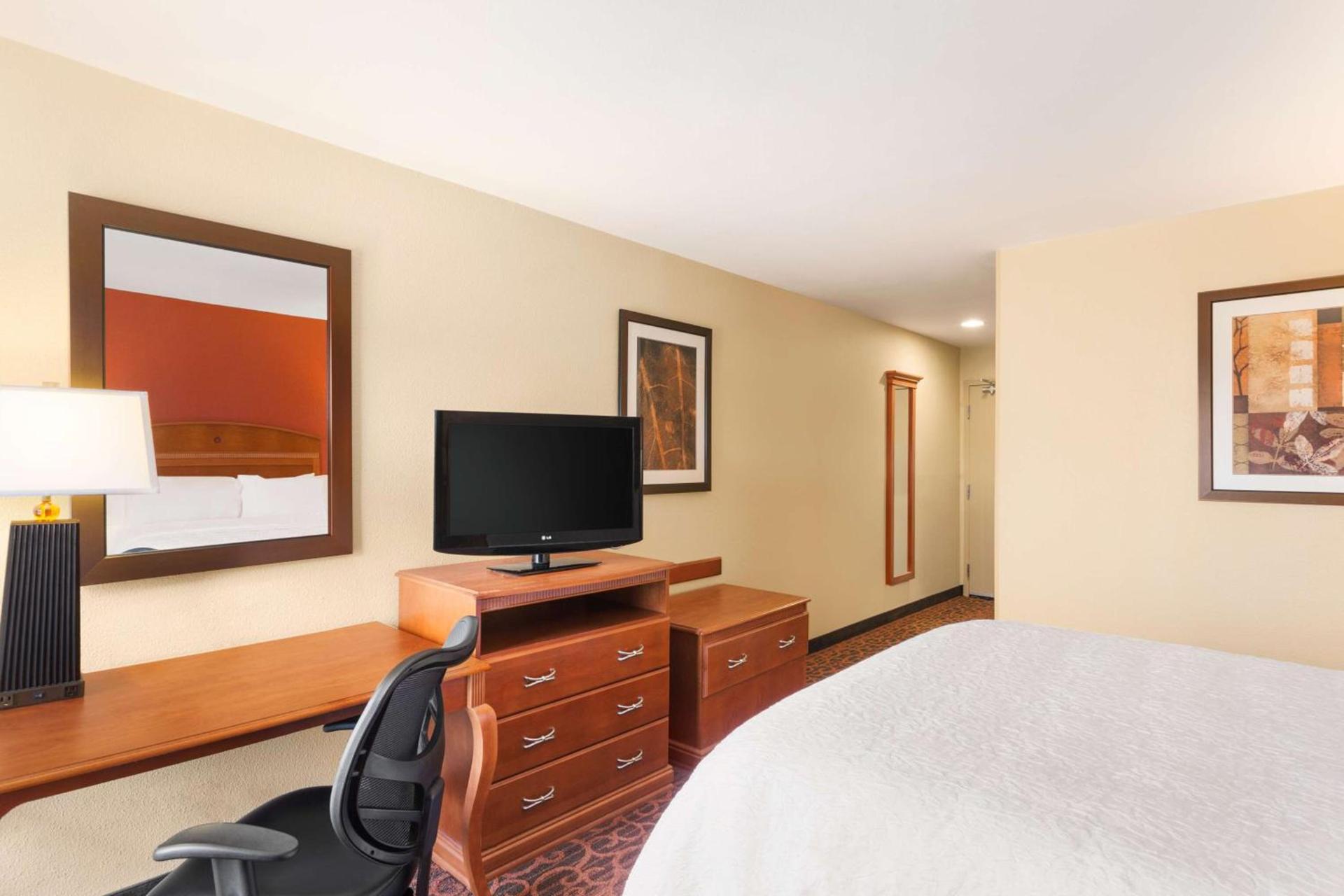 Hampton Inn Wichita-East photo 20