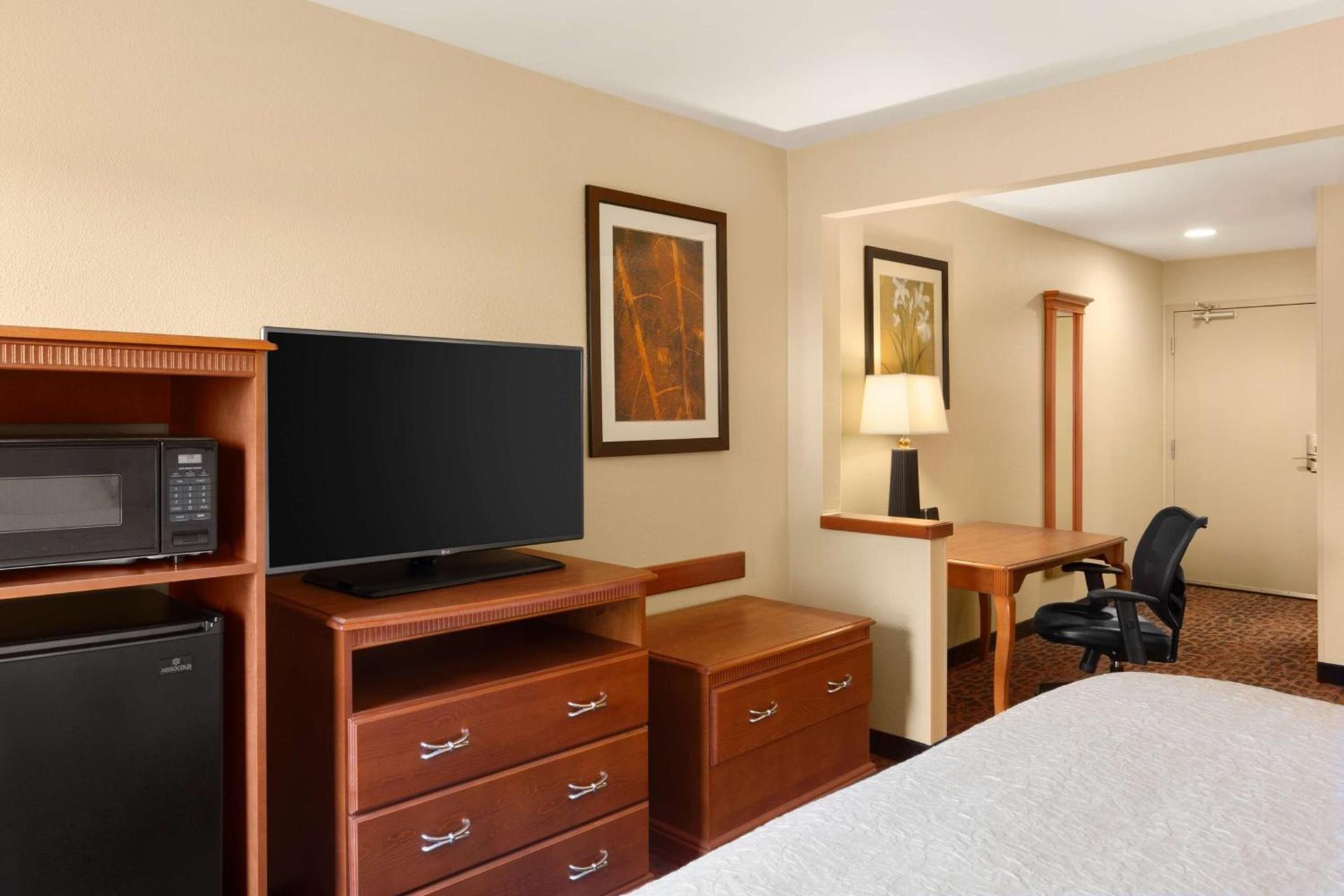 Hampton Inn Wichita-East photo 23
