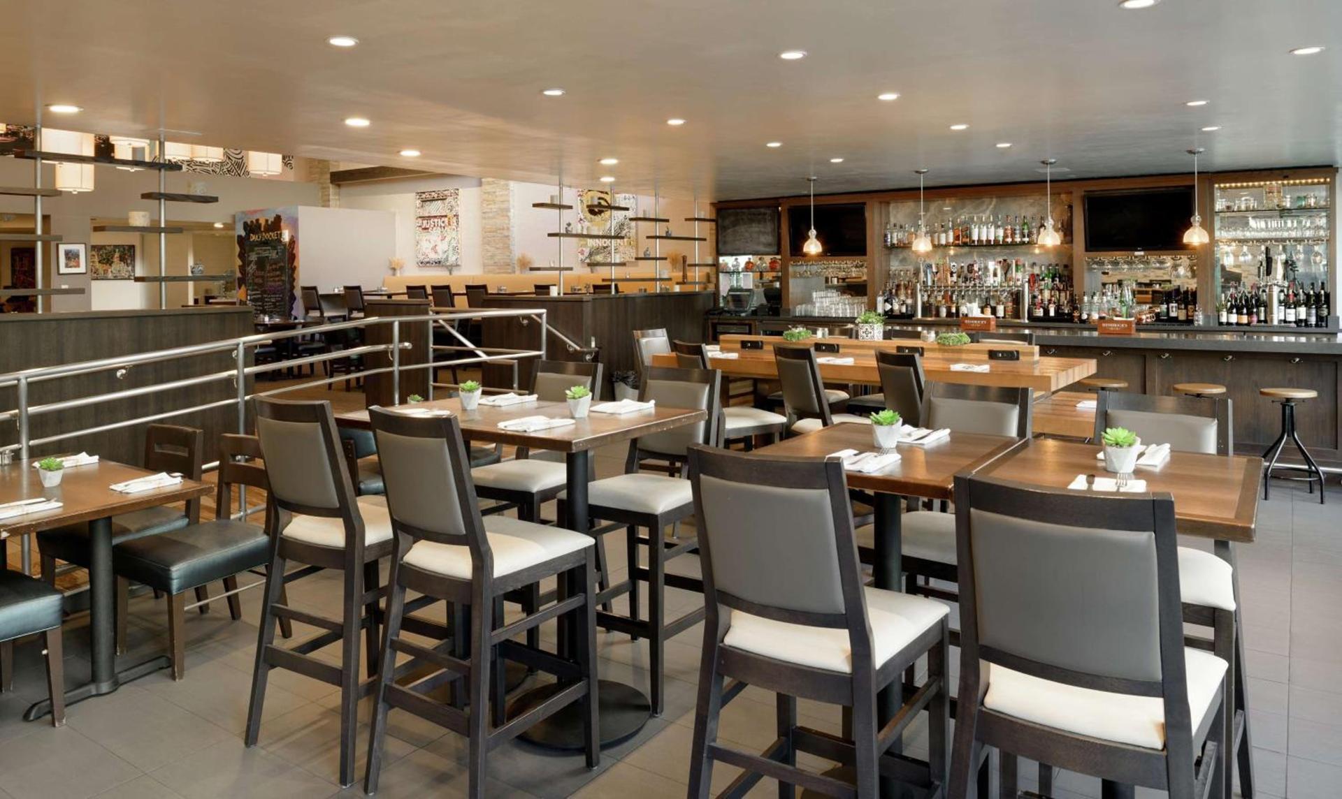 Doubletree by Hilton Los Angeles Downtown photo 2