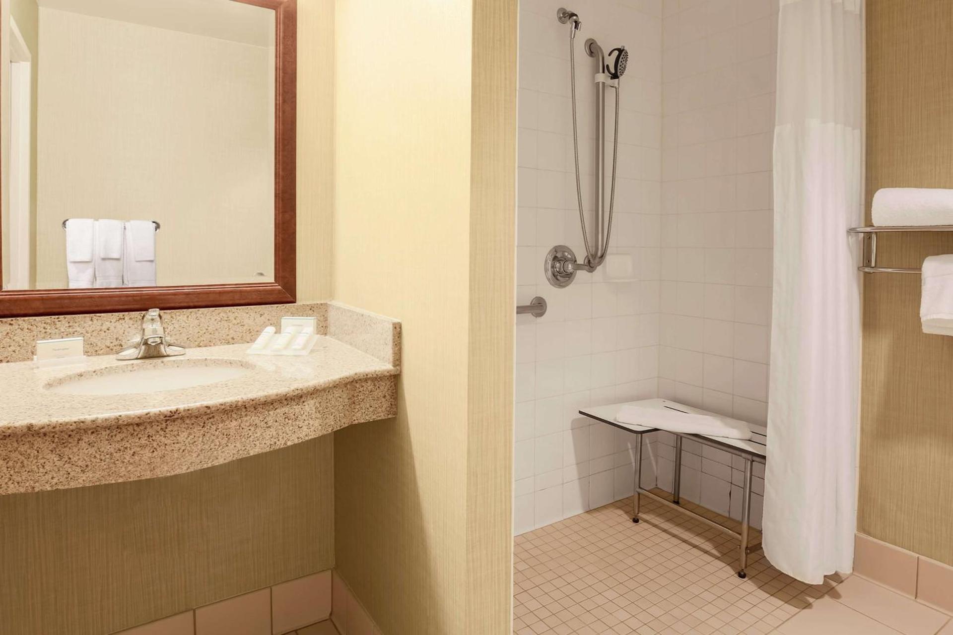 Hilton Garden Inn Chicago/Midway Airport photo 13