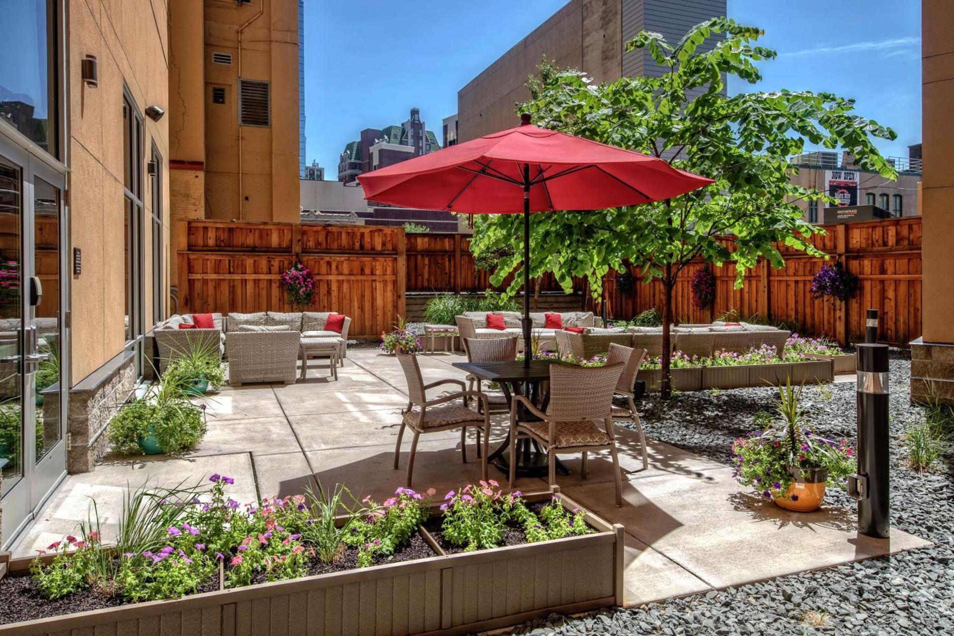 Hampton Inn & Suites - Minneapolis/Downtown photo 3