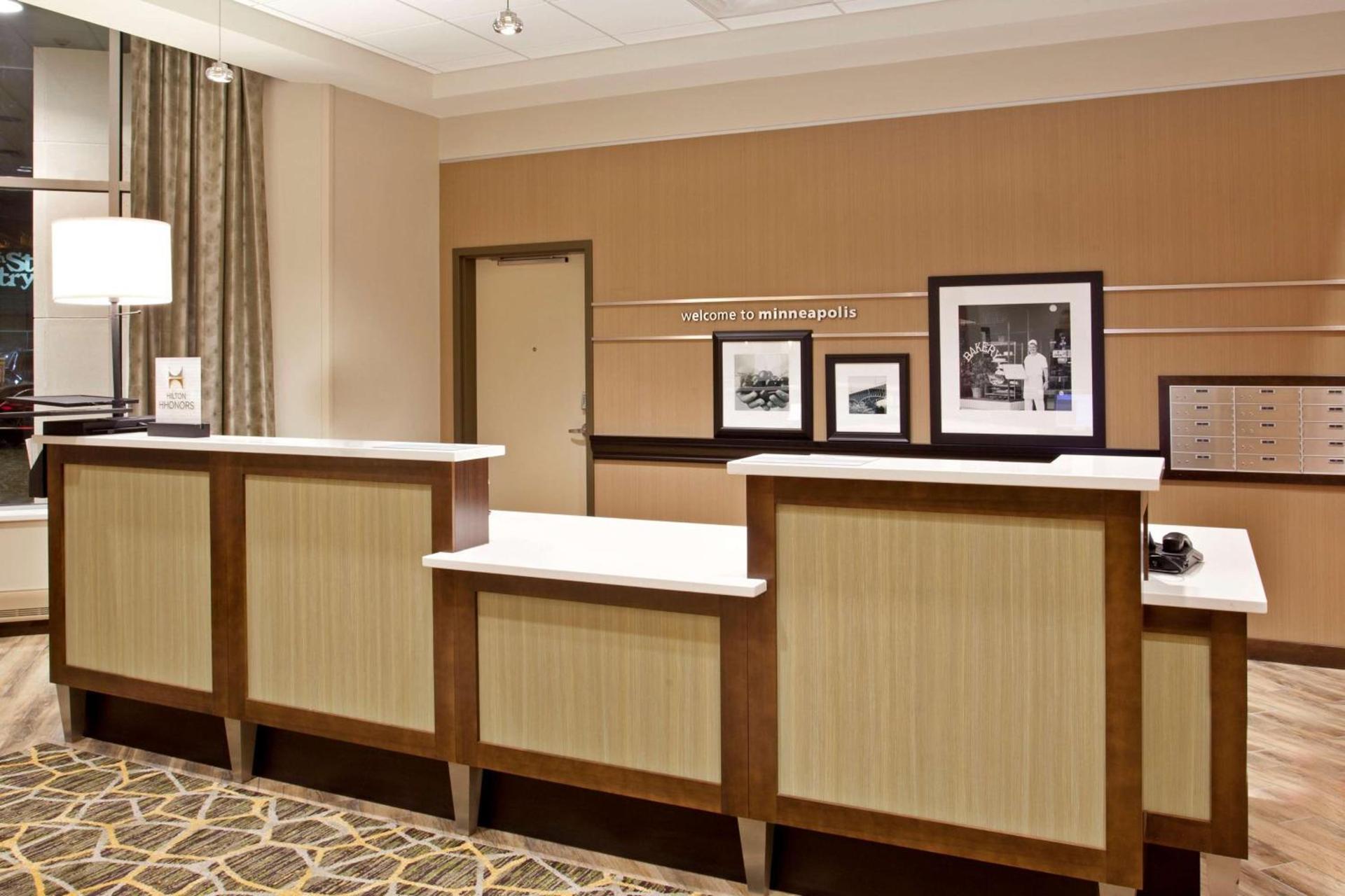 Hampton Inn & Suites - Minneapolis/Downtown photo 5