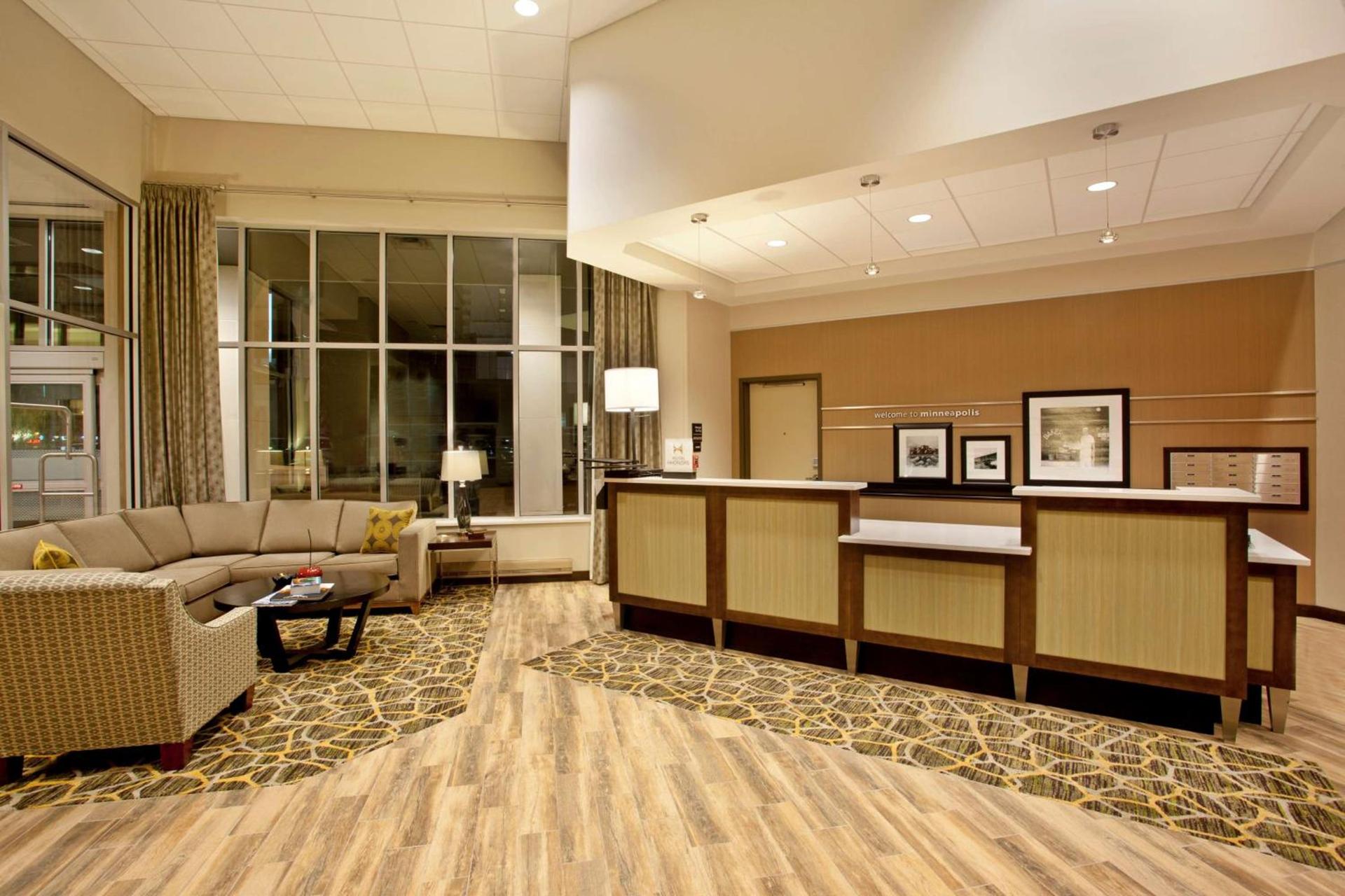 Hampton Inn & Suites - Minneapolis/Downtown photo 8