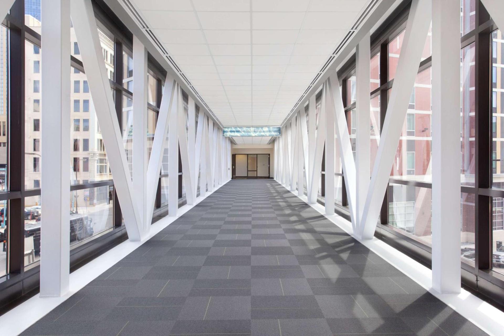 Hampton Inn & Suites - Minneapolis/Downtown photo 9