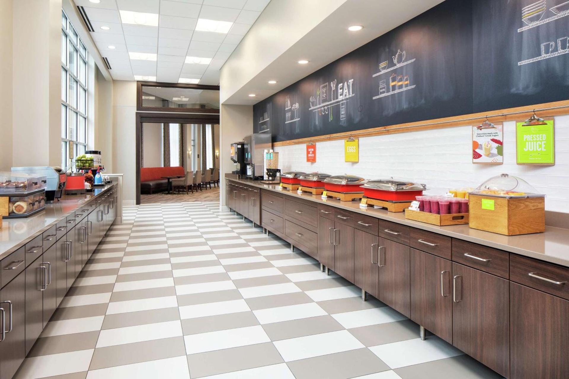 Hampton Inn & Suites - Minneapolis/Downtown photo 12