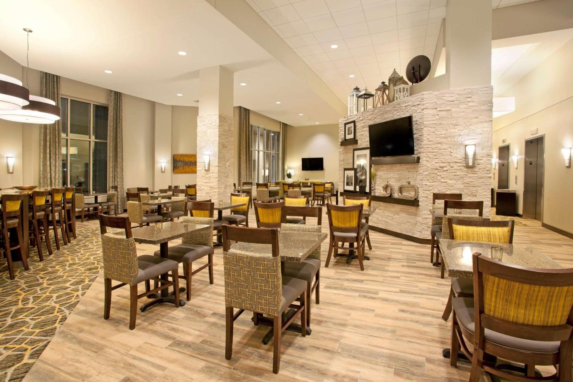 Hampton Inn & Suites - Minneapolis/Downtown photo 10