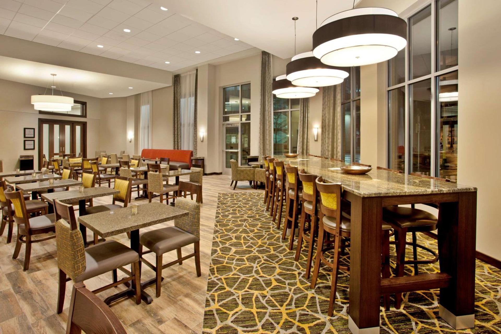 Hampton Inn & Suites - Minneapolis/Downtown photo 11