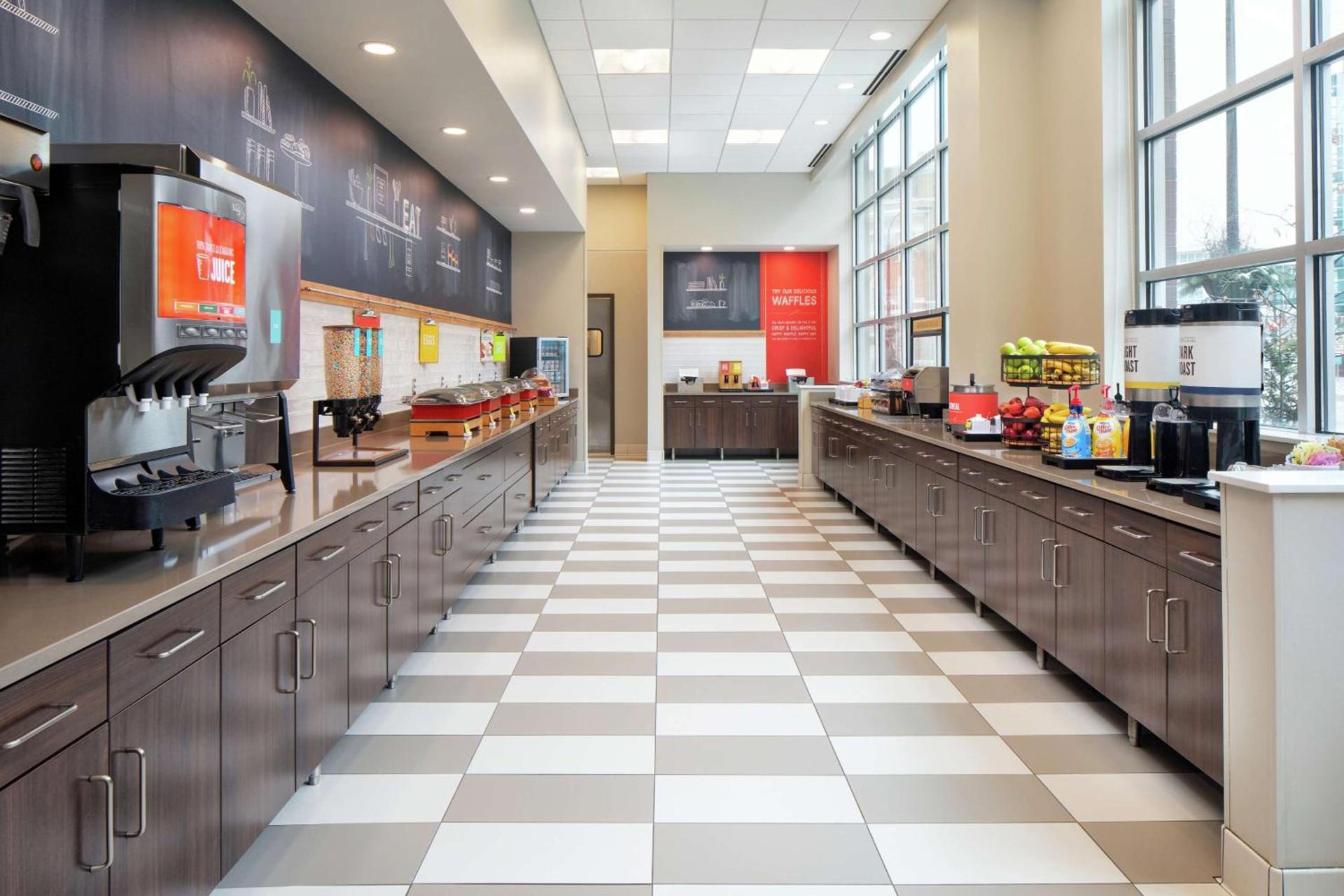 Hampton Inn & Suites - Minneapolis/Downtown photo 13