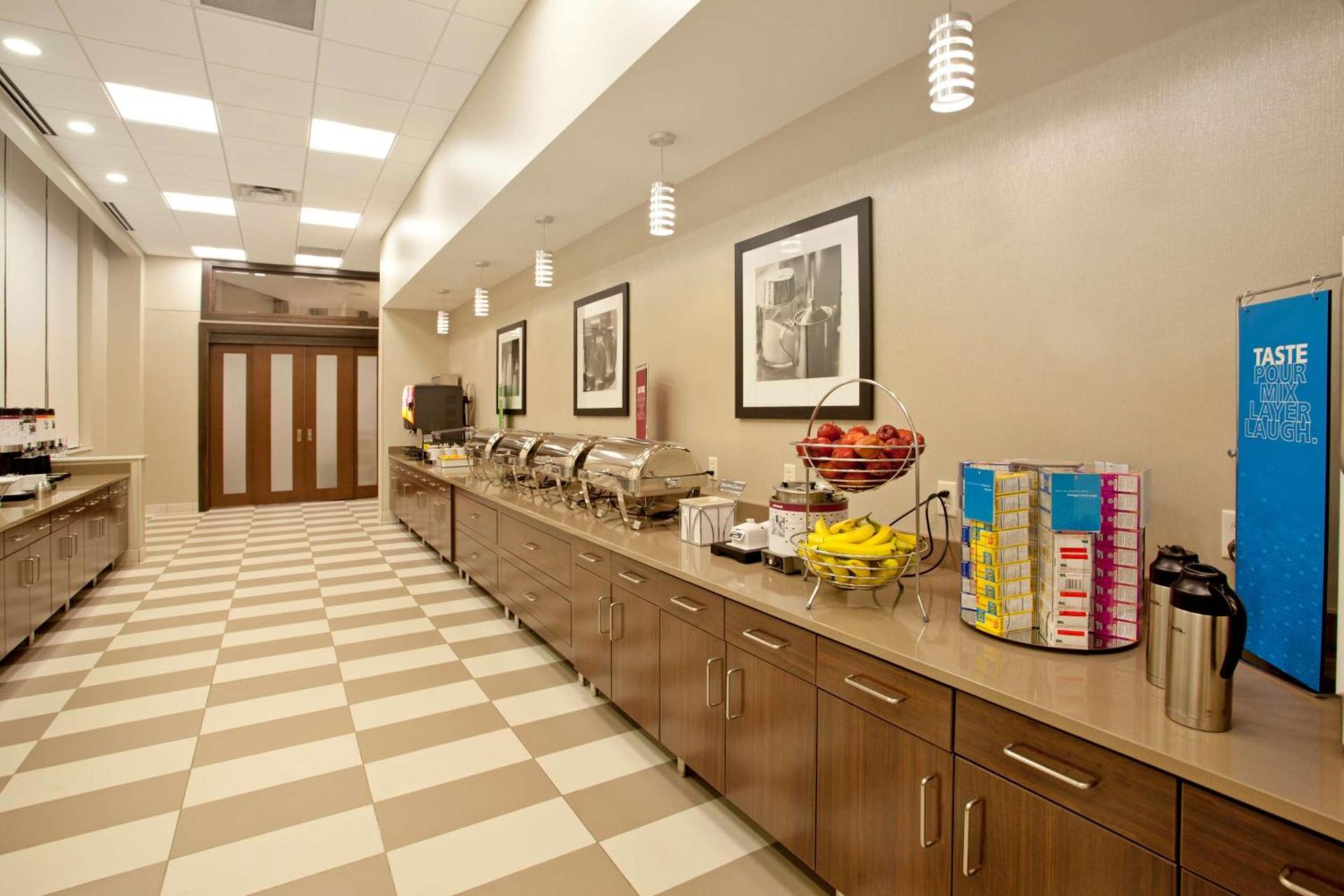 Hampton Inn & Suites - Minneapolis/Downtown photo 15
