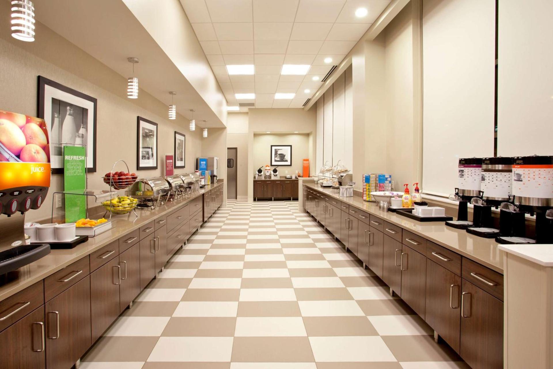 Hampton Inn & Suites - Minneapolis/Downtown photo 17