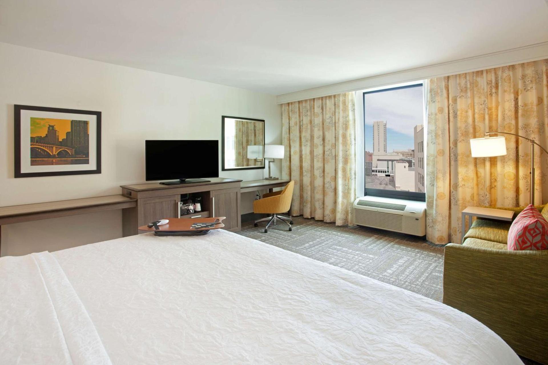 Hampton Inn & Suites - Minneapolis/Downtown photo 26