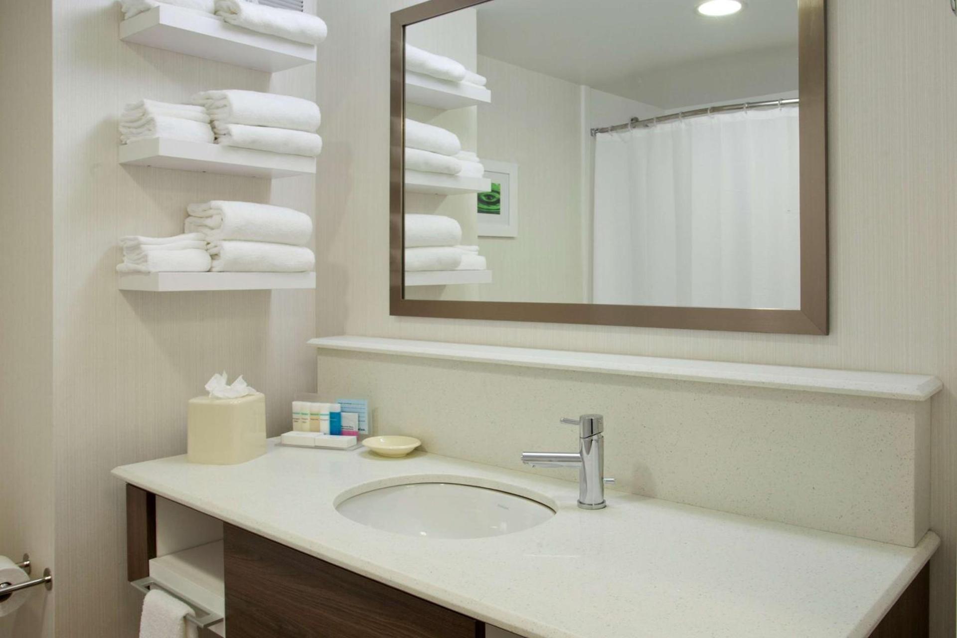Hampton Inn & Suites - Minneapolis/Downtown photo 28