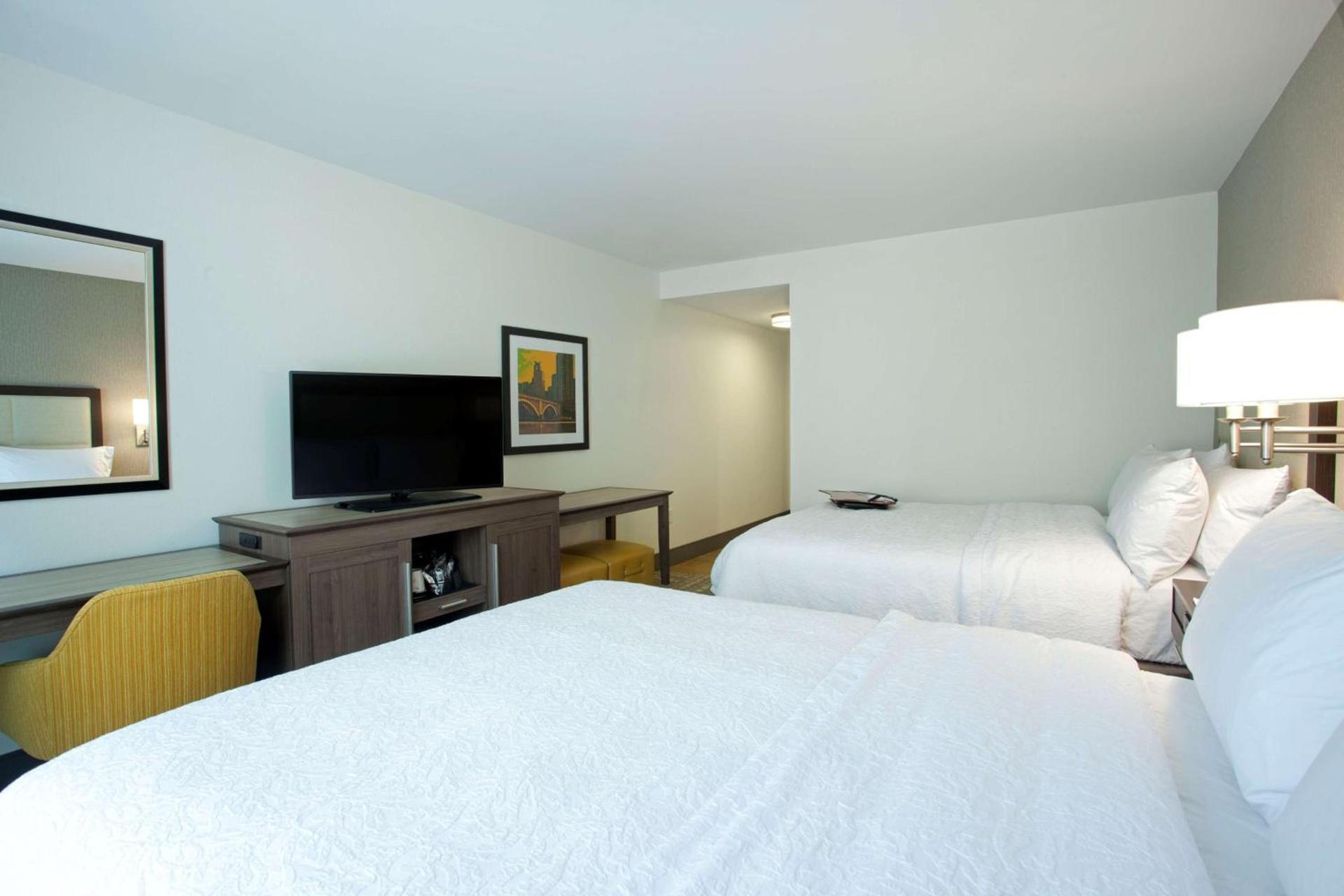Hampton Inn & Suites - Minneapolis/Downtown photo 34