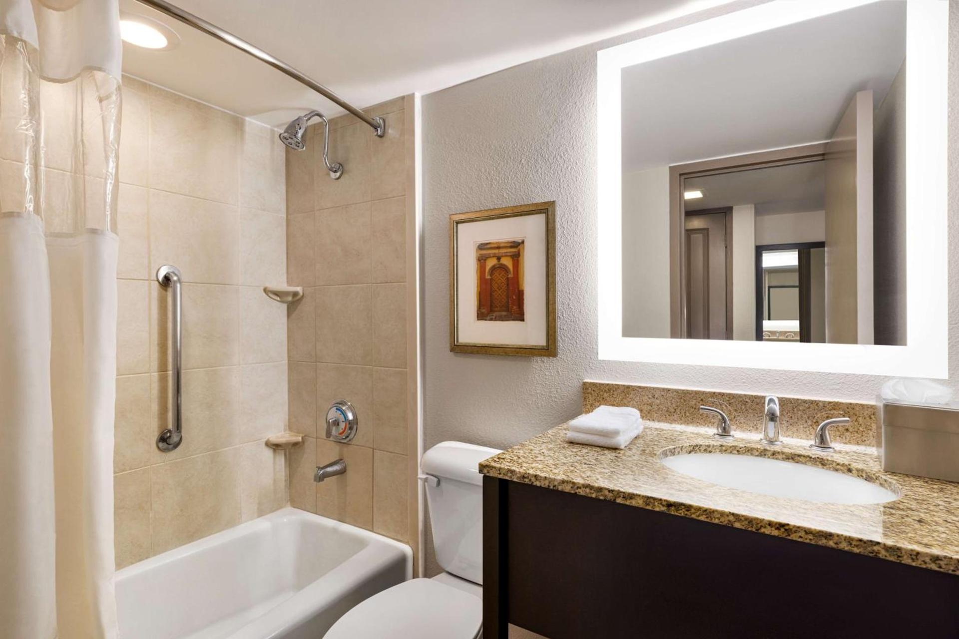 DoubleTree by Hilton New Orleans Airport photo 28