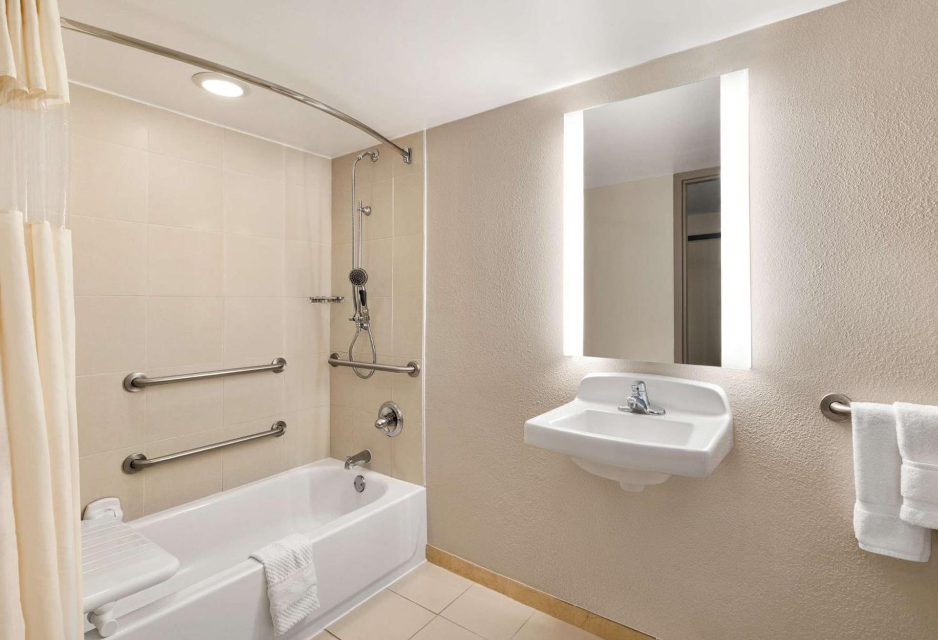 DoubleTree by Hilton New Orleans Airport photo 29
