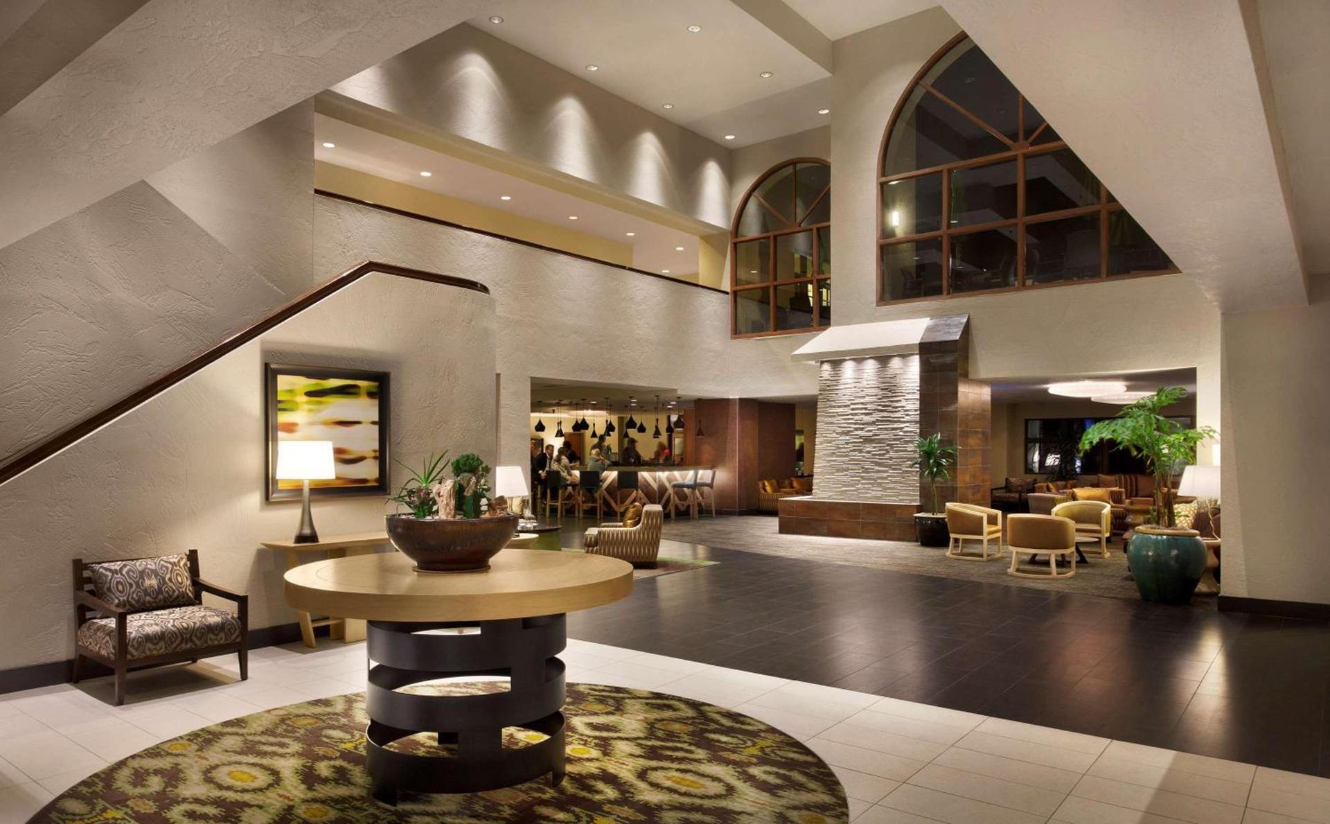 Embassy Suites by Hilton Phoenix Tempe photo 3
