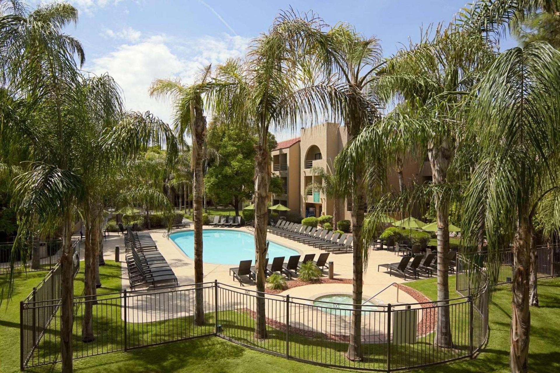 Embassy Suites by Hilton Phoenix Tempe photo 7