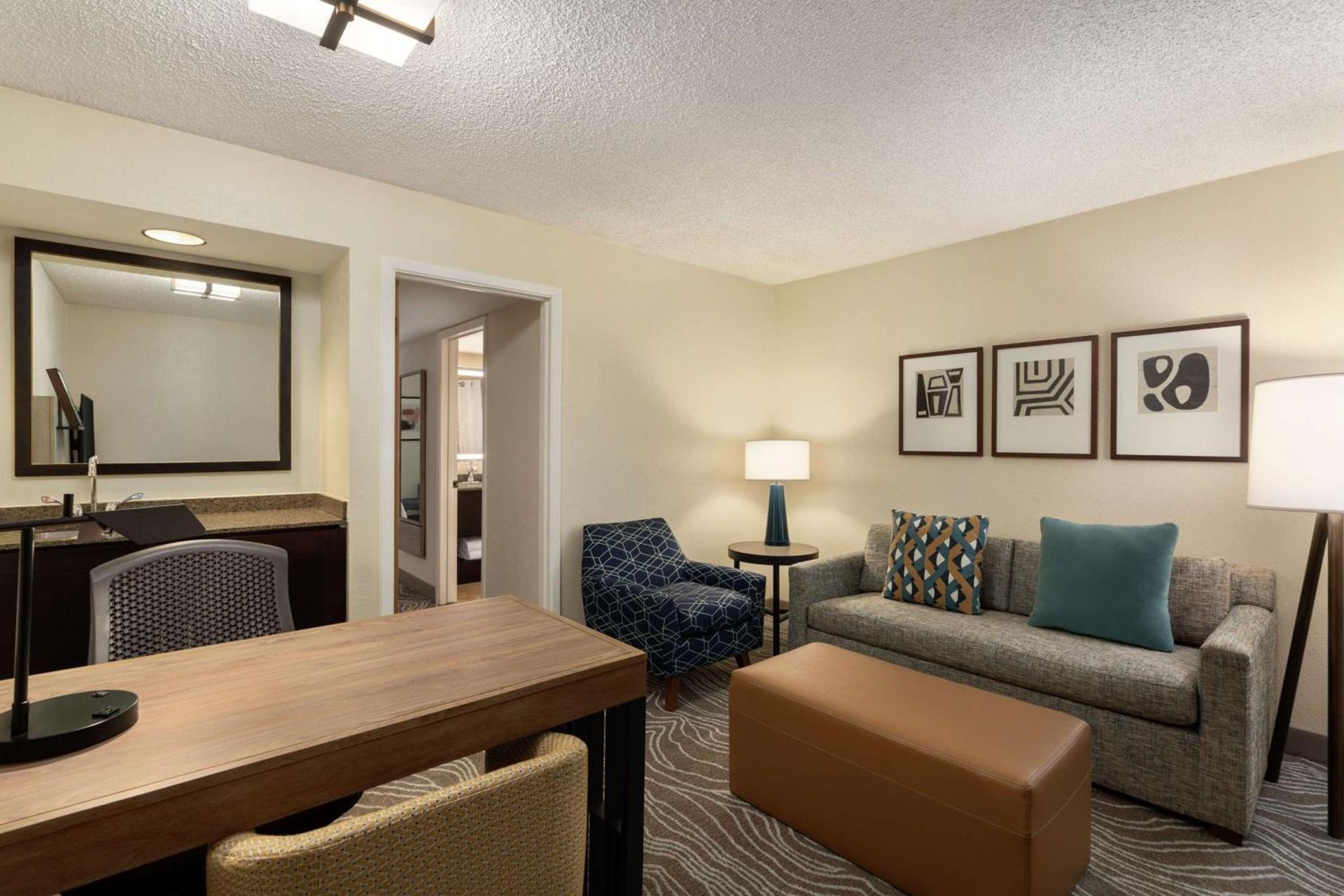 Embassy Suites by Hilton Phoenix Tempe photo 32