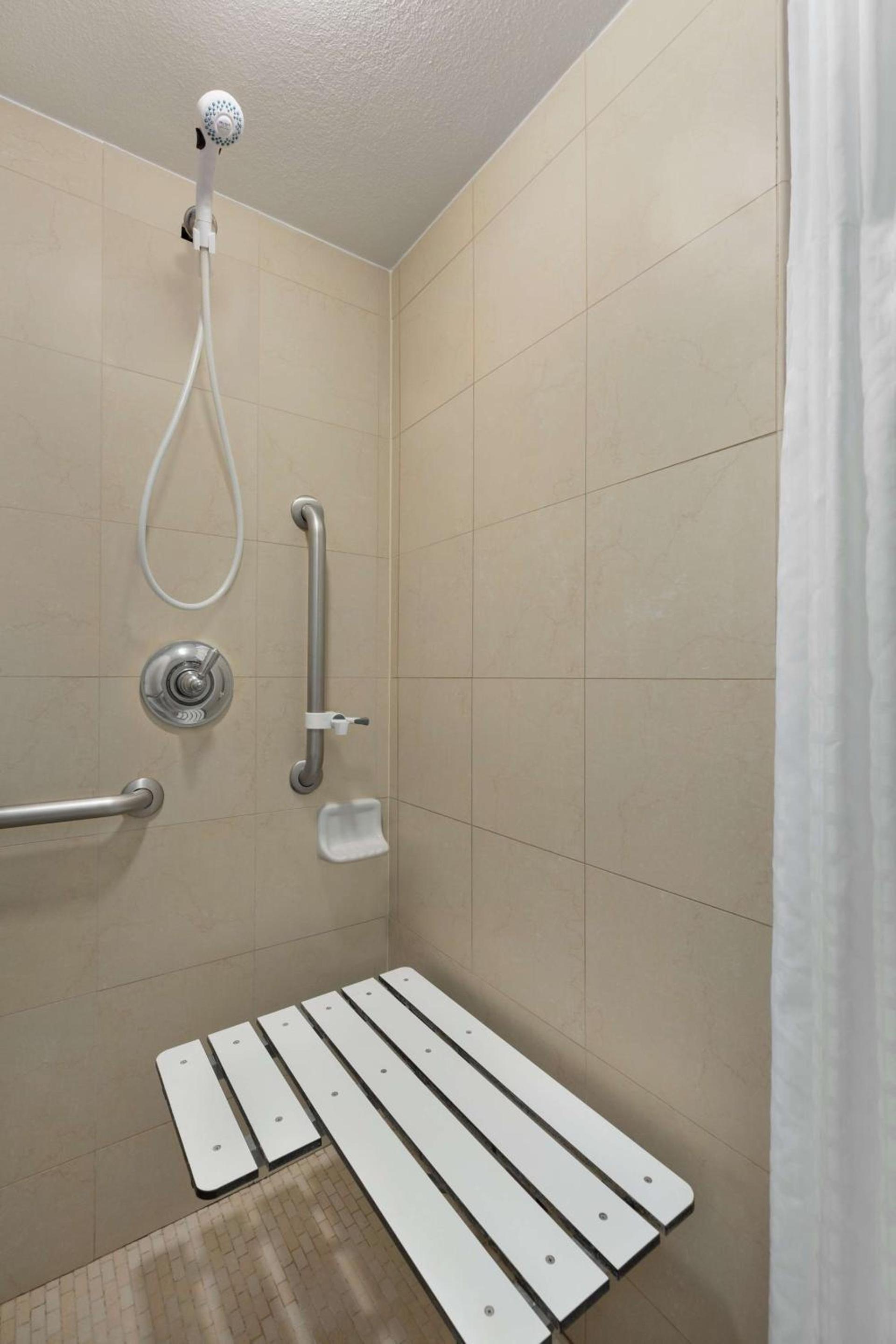 Embassy Suites by Hilton Phoenix Tempe photo 34