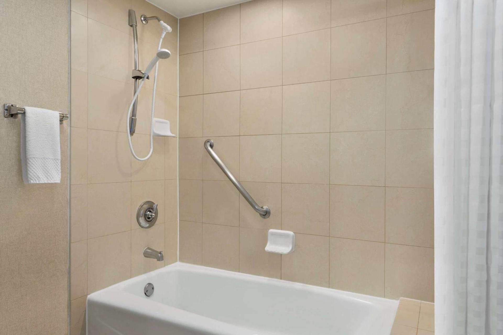 Embassy Suites by Hilton Phoenix Tempe photo 35