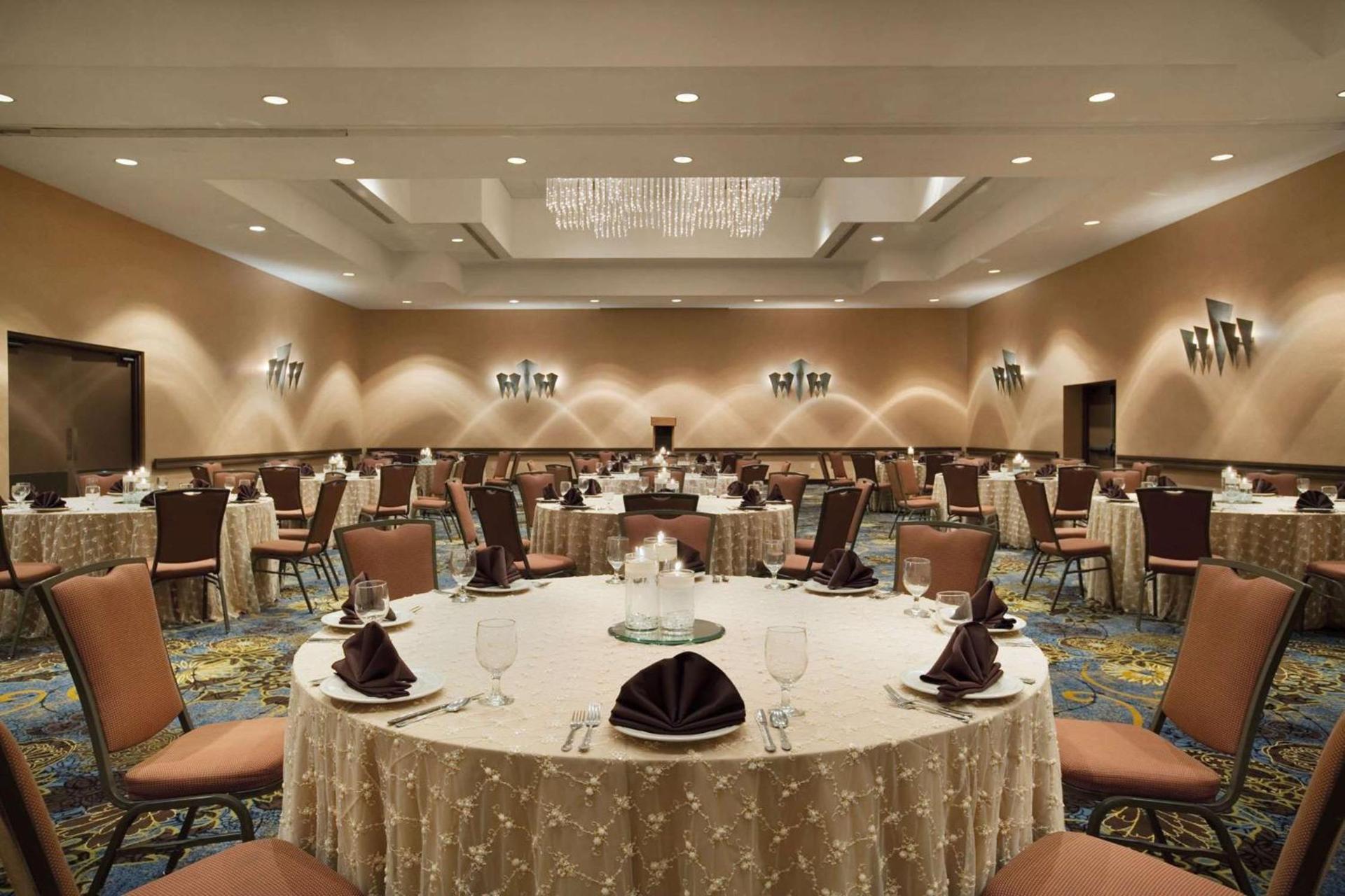 Embassy Suites by Hilton Phoenix Tempe photo 41