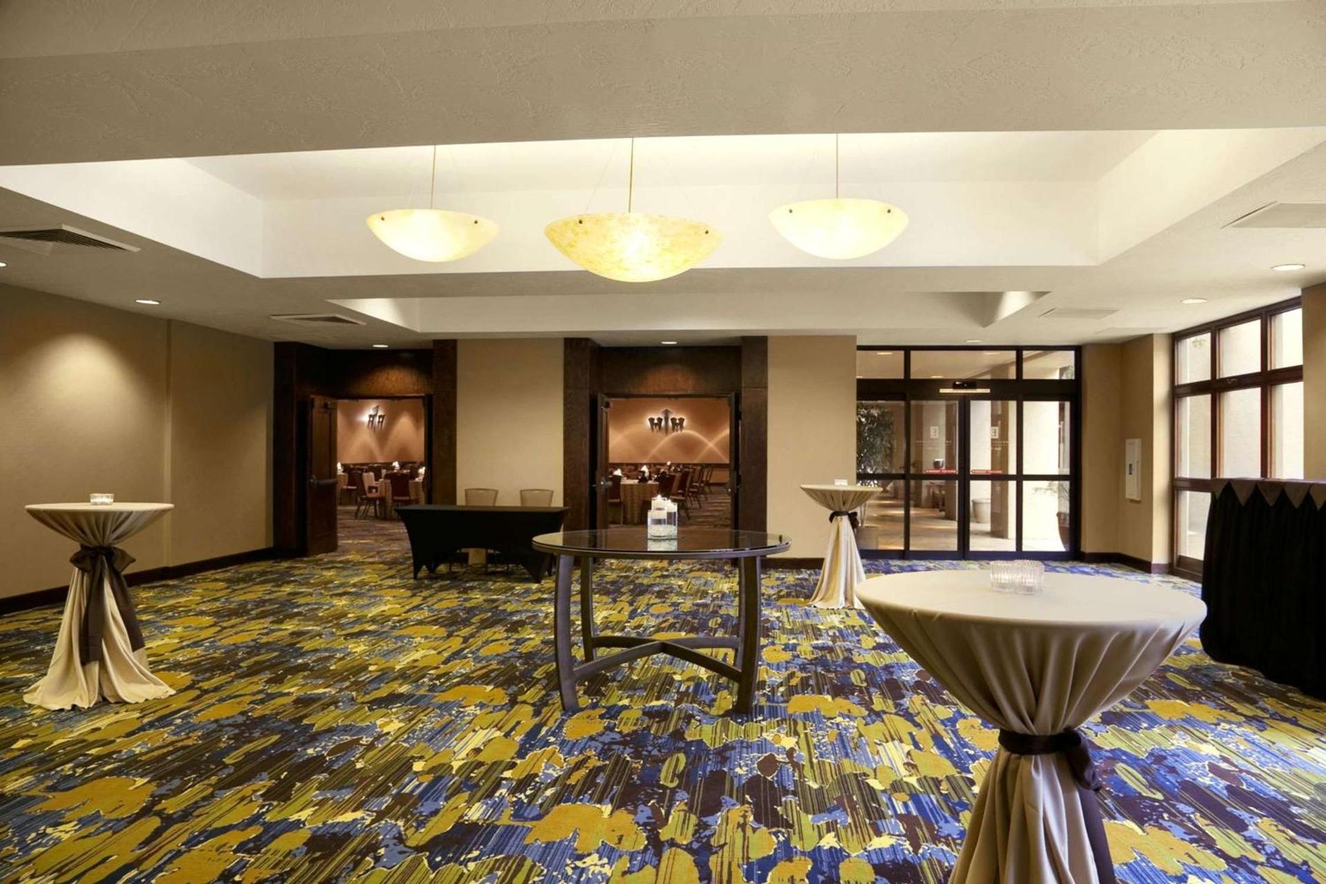 Embassy Suites by Hilton Phoenix Tempe photo 43