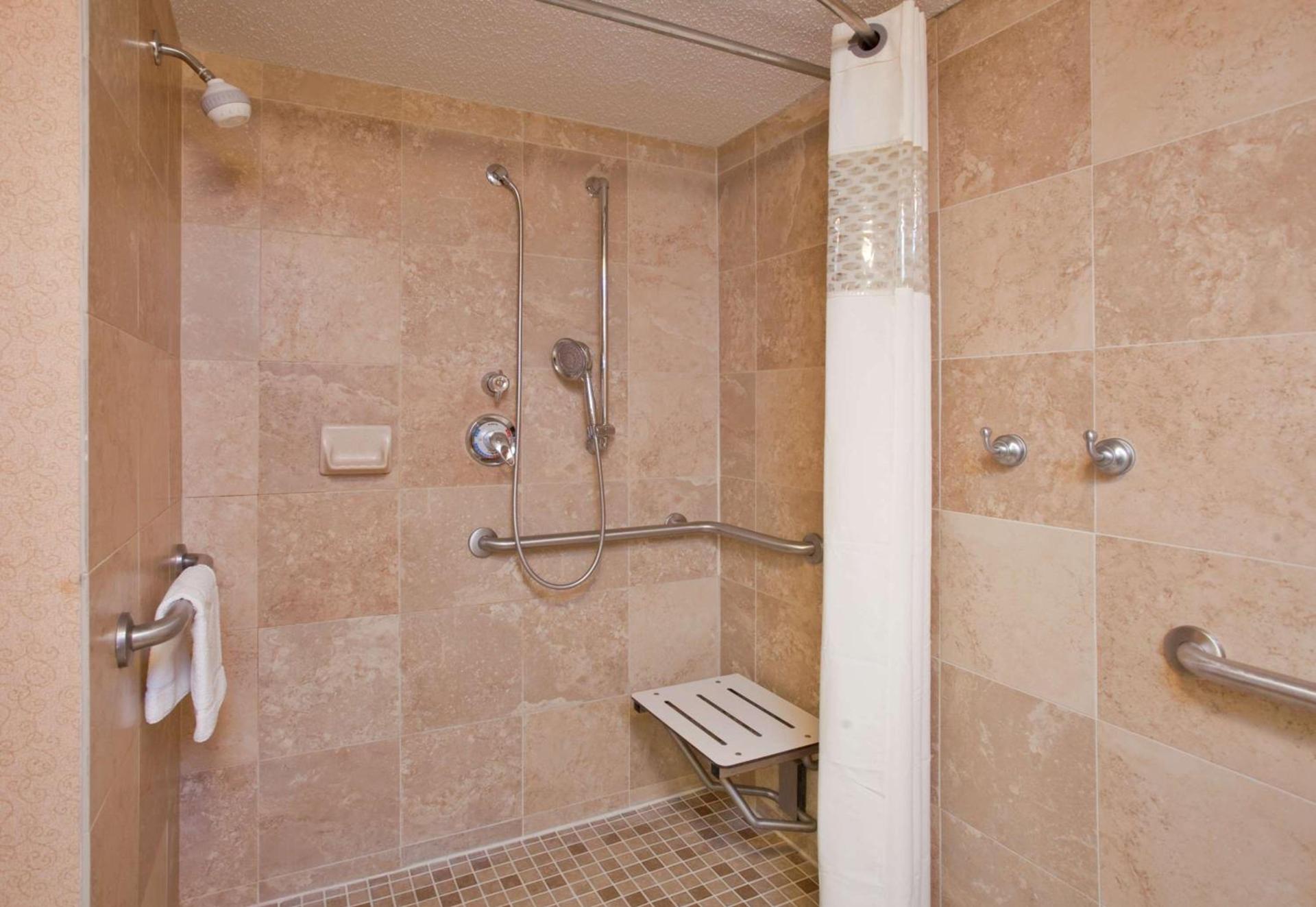 Pittsburgh Airport Inn and Suites photo 17