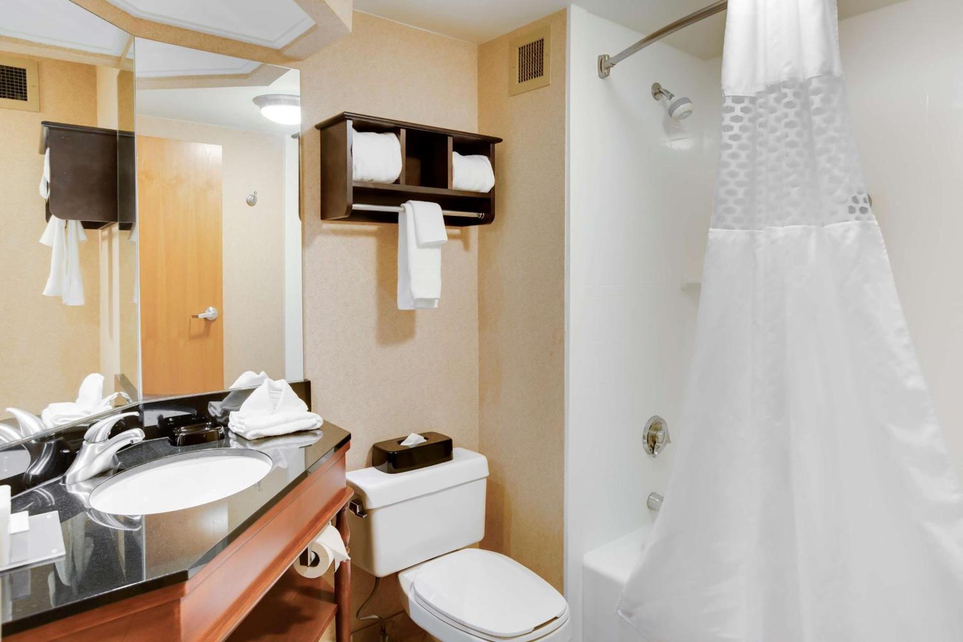 Pittsburgh Airport Inn and Suites photo 23