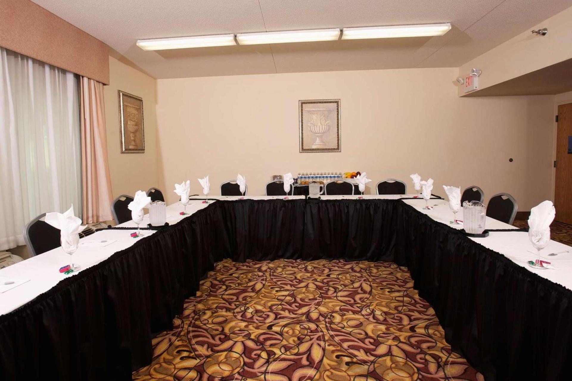 Pittsburgh Airport Inn and Suites photo 37