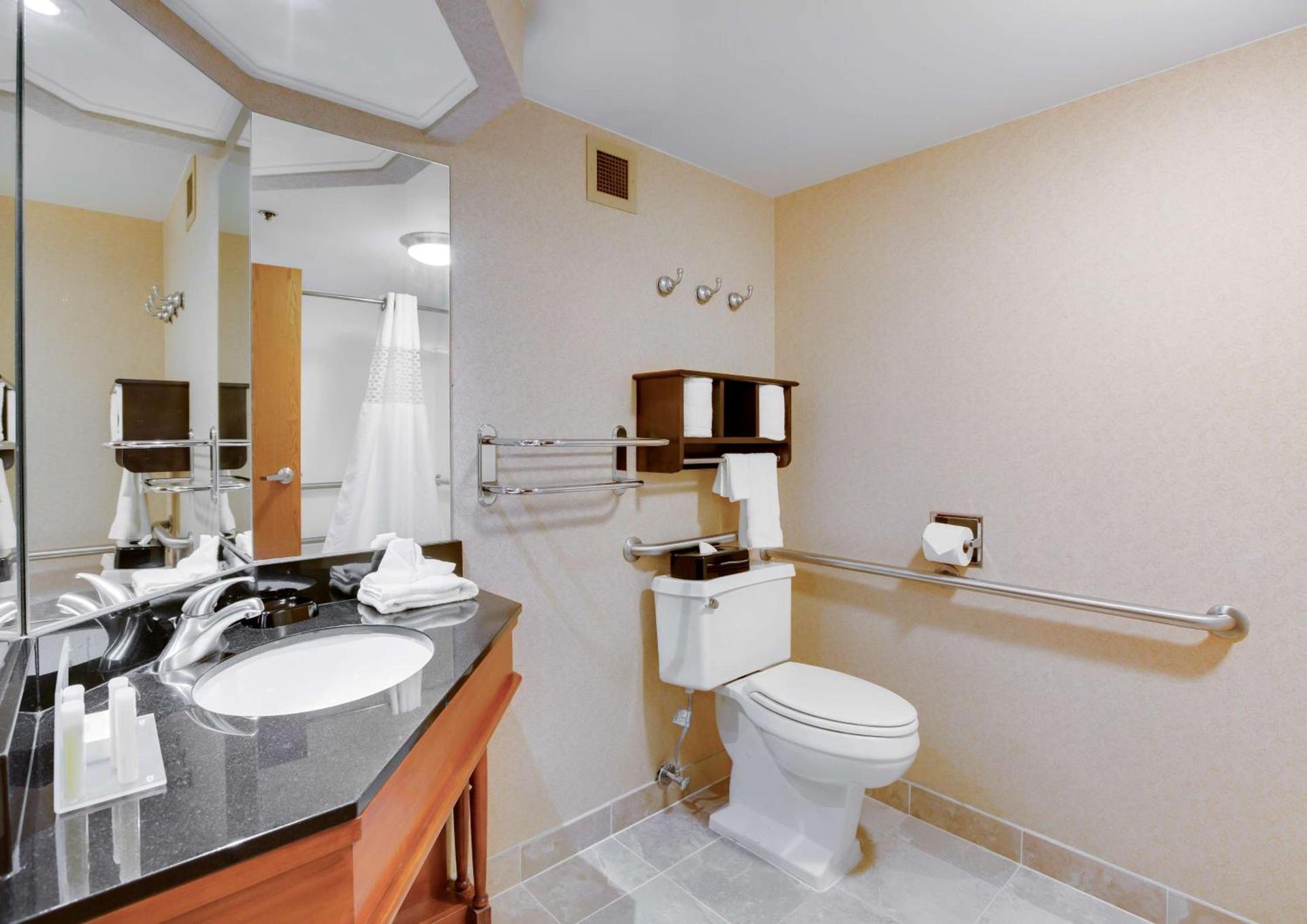 Pittsburgh Airport Inn and Suites photo 36