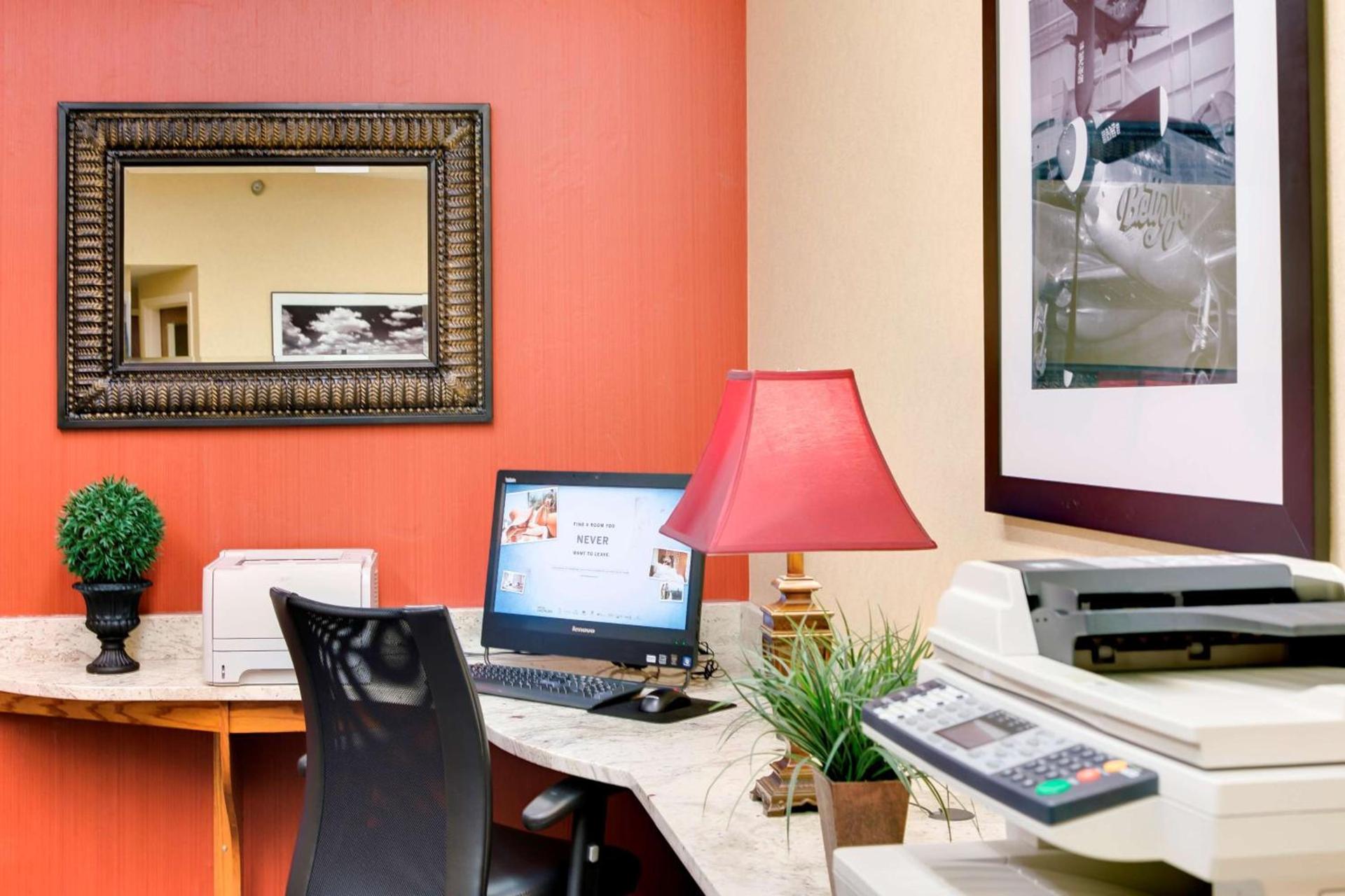 Pittsburgh Airport Inn and Suites photo 40