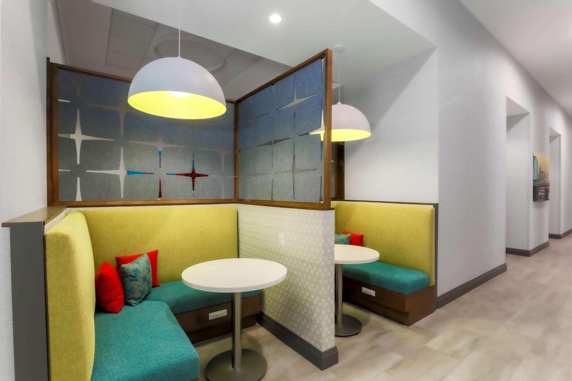 Hampton Inn & Suites Pittsburgh Downtown photo 6