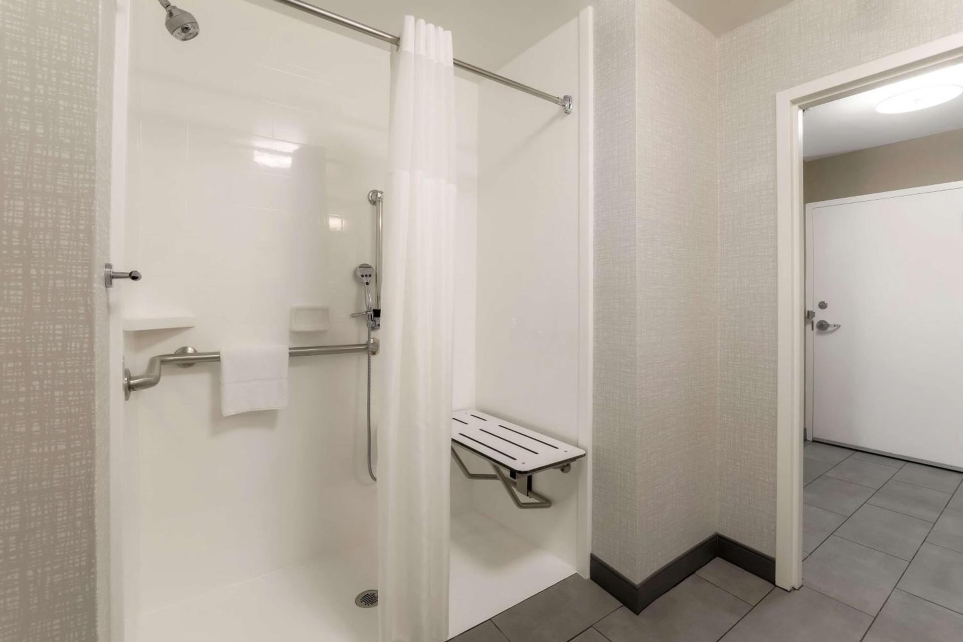 Hampton Inn & Suites Pittsburgh Downtown photo 18