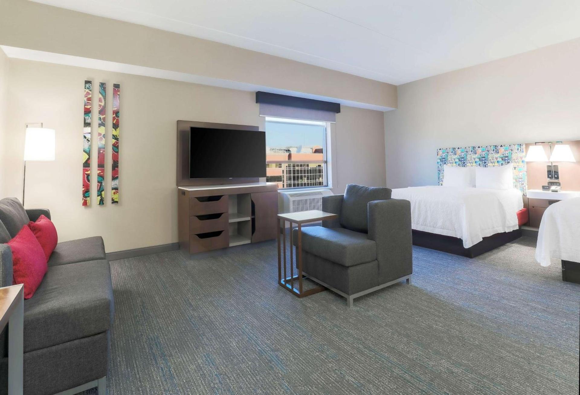 Hampton Inn & Suites Pittsburgh Downtown photo 21