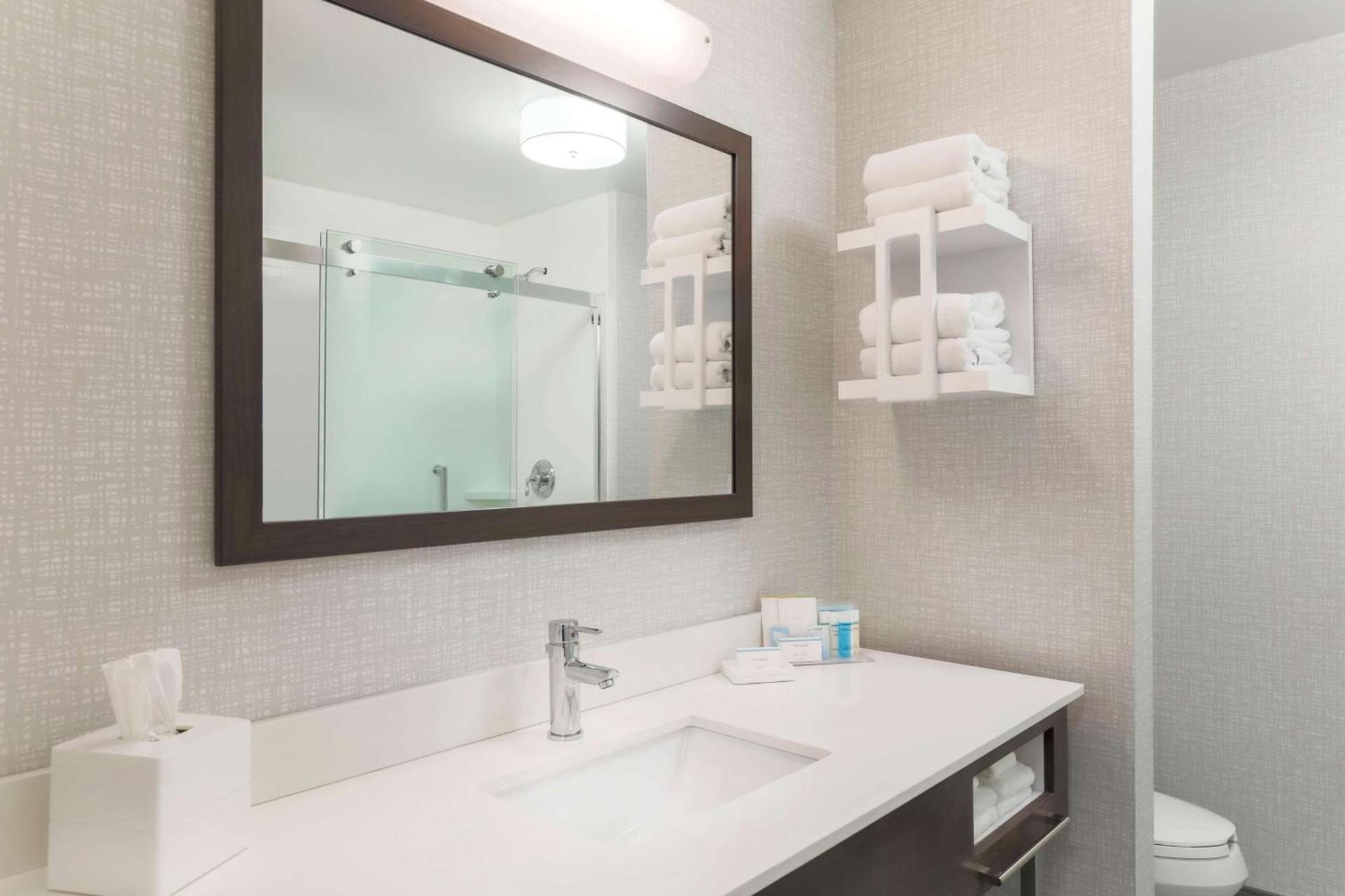 Hampton Inn & Suites Pittsburgh Downtown photo 24