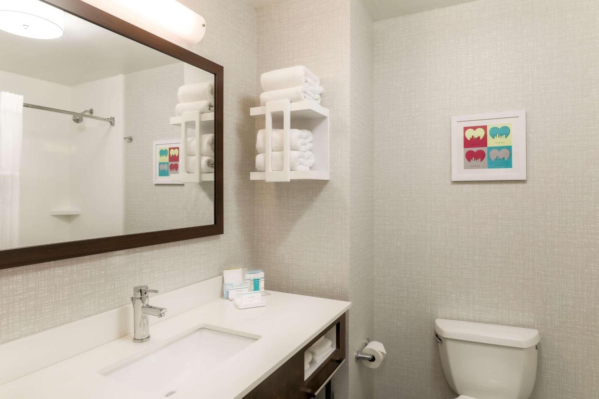 Hampton Inn & Suites Pittsburgh Downtown photo 28