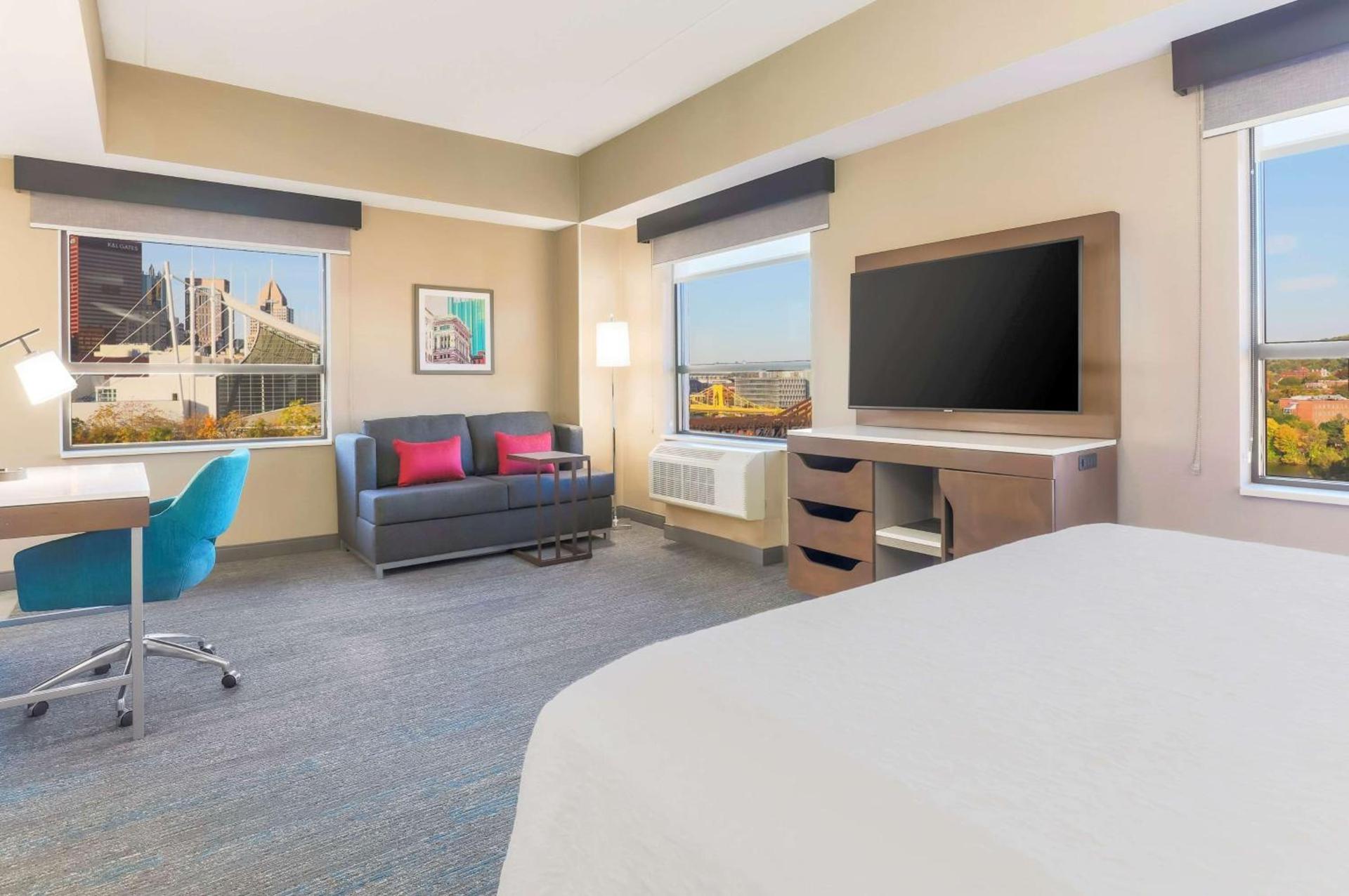 Hampton Inn & Suites Pittsburgh Downtown photo 2