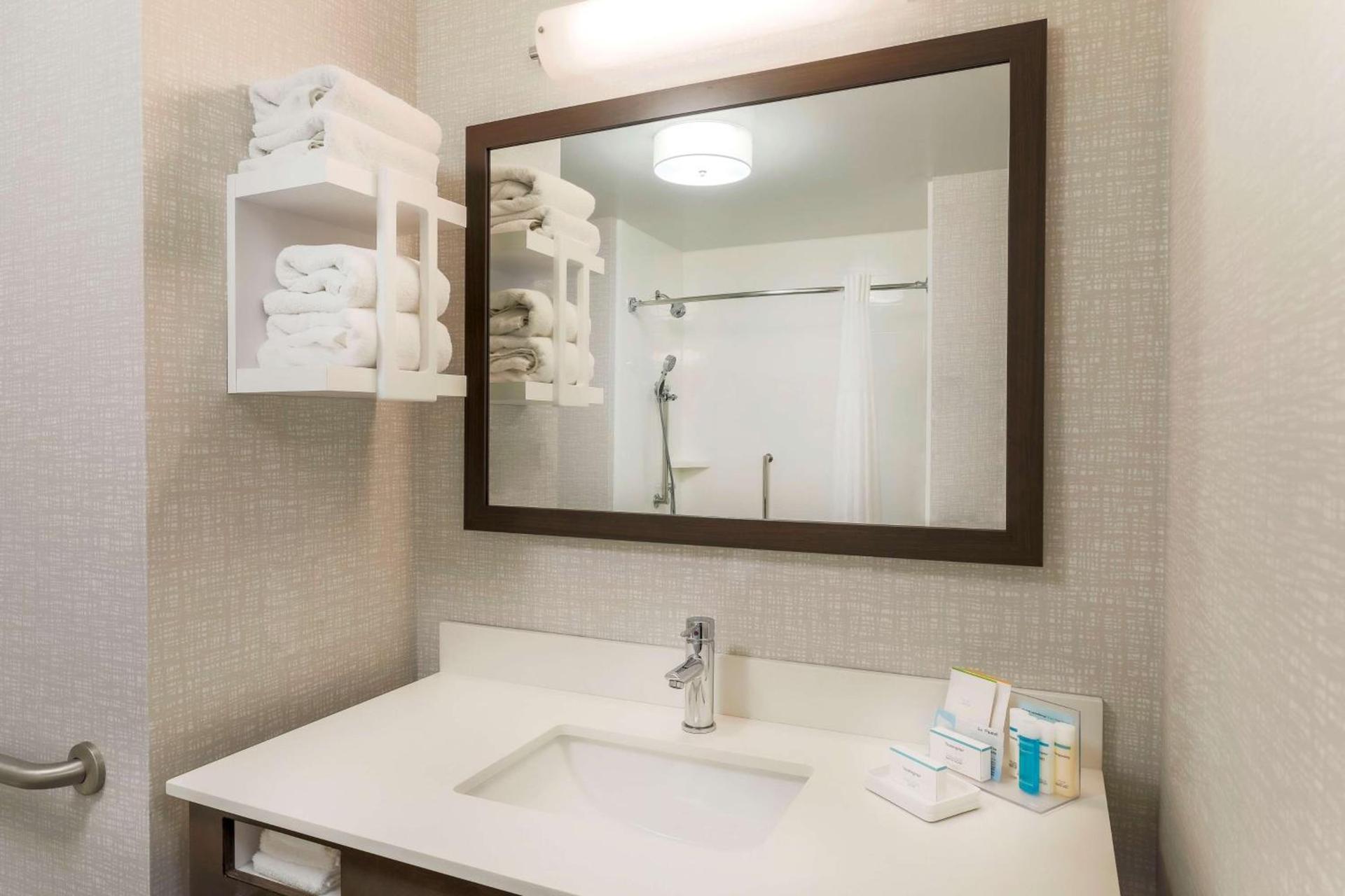 Hampton Inn & Suites Pittsburgh Downtown photo 32